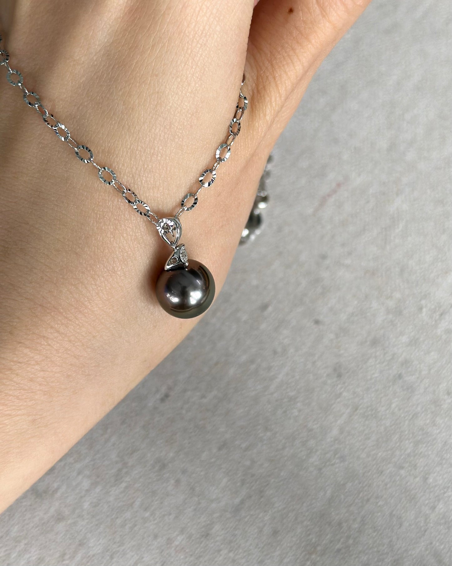 18K White Solid Gold Black Tahiti Pearl And Natural Diamond Pendant