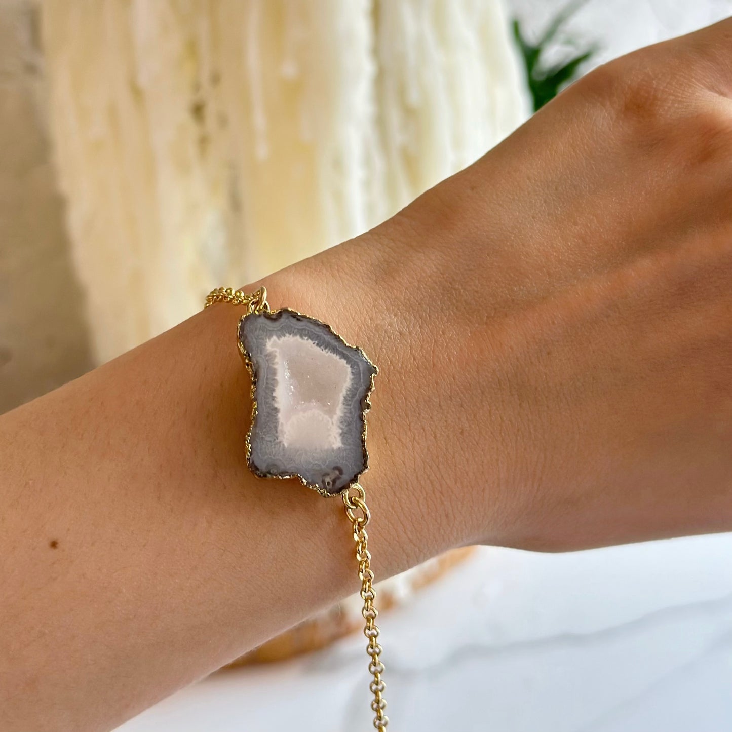 White Agate Raw Stone Gold-plated Bracelet