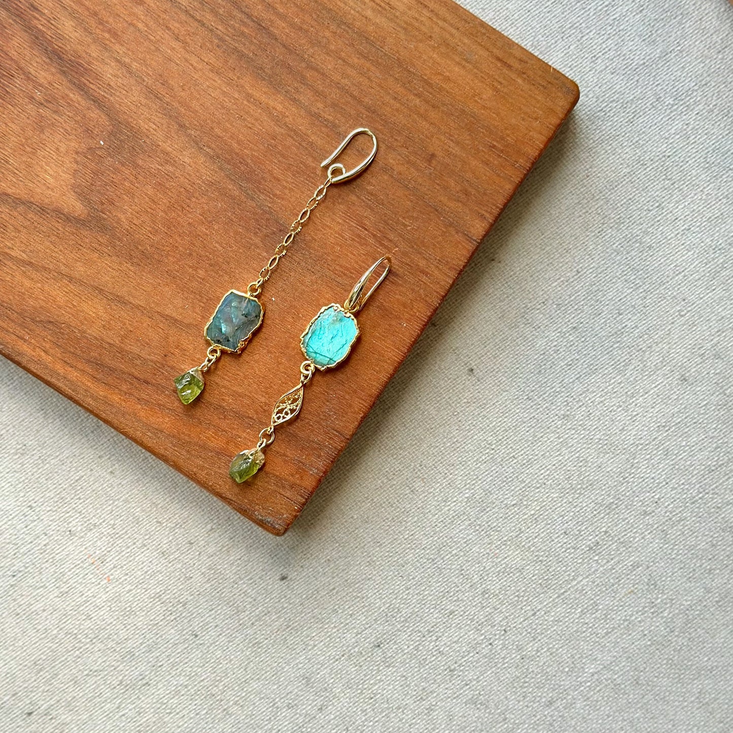 Labradorite And Peridot Raw Stone Asymmetric Gold-plated Earring