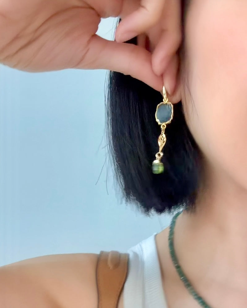 Labradorite And Peridot Raw Stone Asymmetric Gold-plated Earring