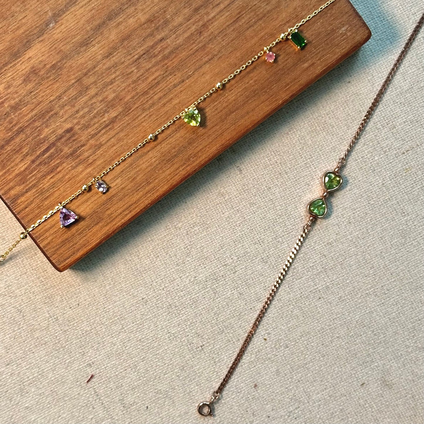 Peridot Bow Curb Chain Rose Gold-plated Bracelet