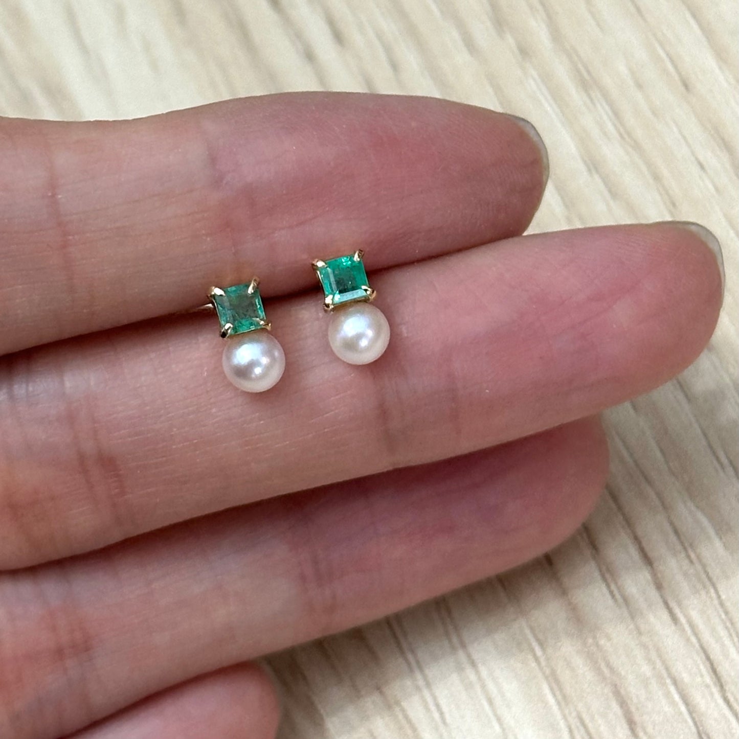 Emerald And Akoya Pearl 18K Solid Gold Ear Stud