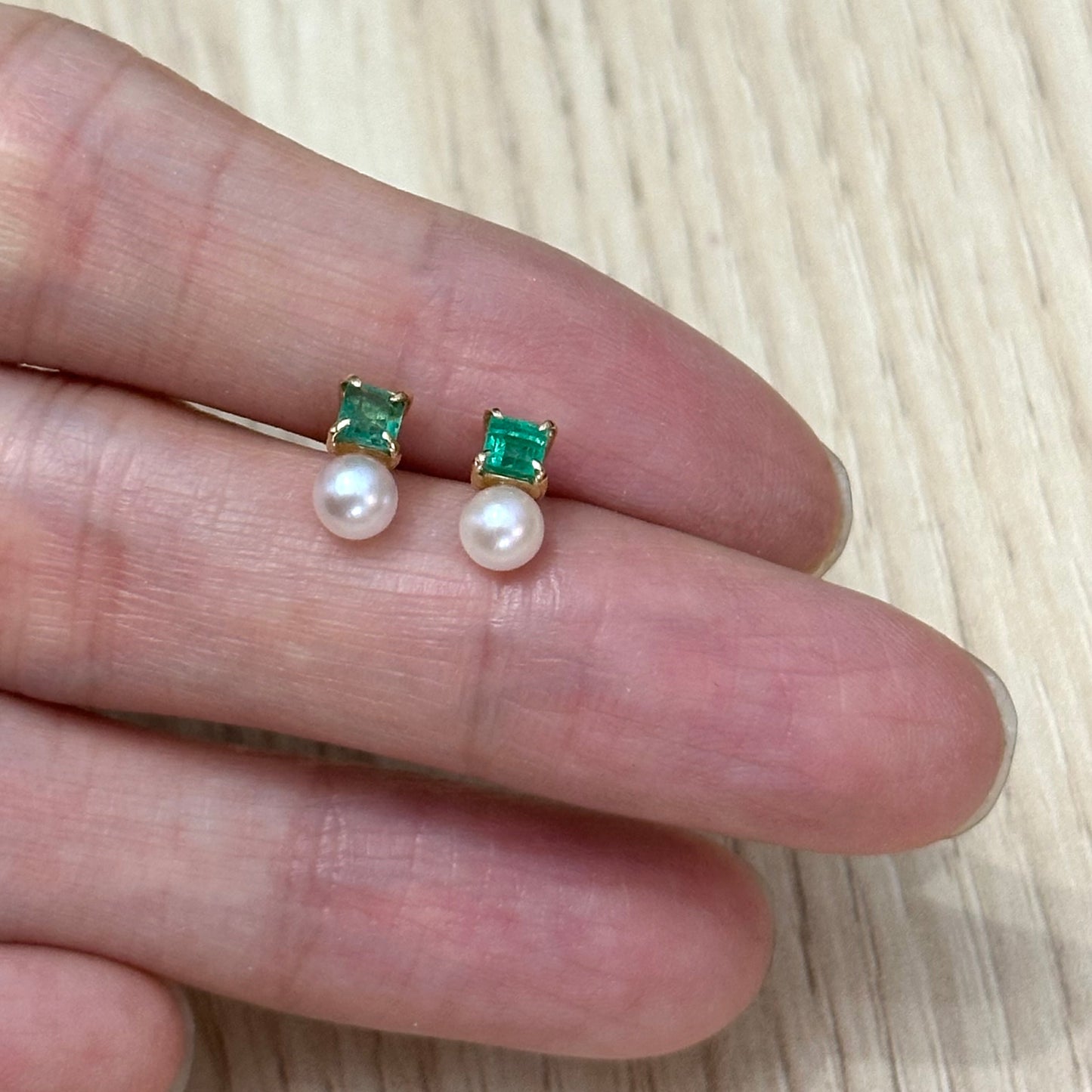 Emerald And Akoya Pearl 18K Solid Gold Ear Stud