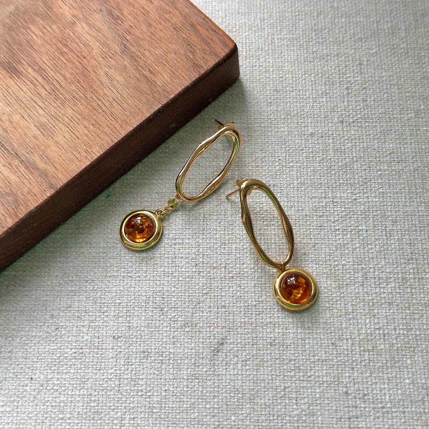 Amber Cutout Gold-plated Ear Stud