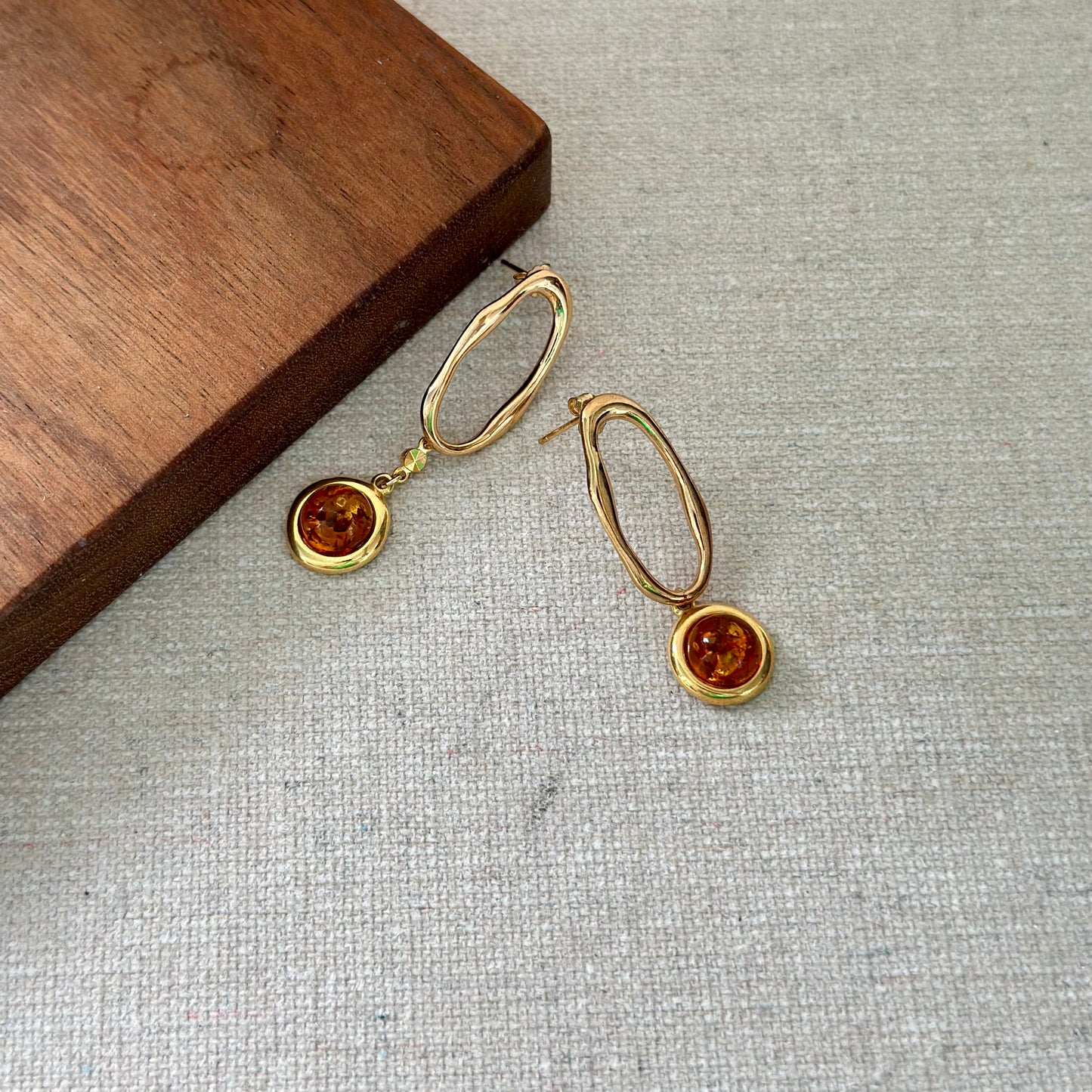 Amber Cutout Gold-plated Ear Stud