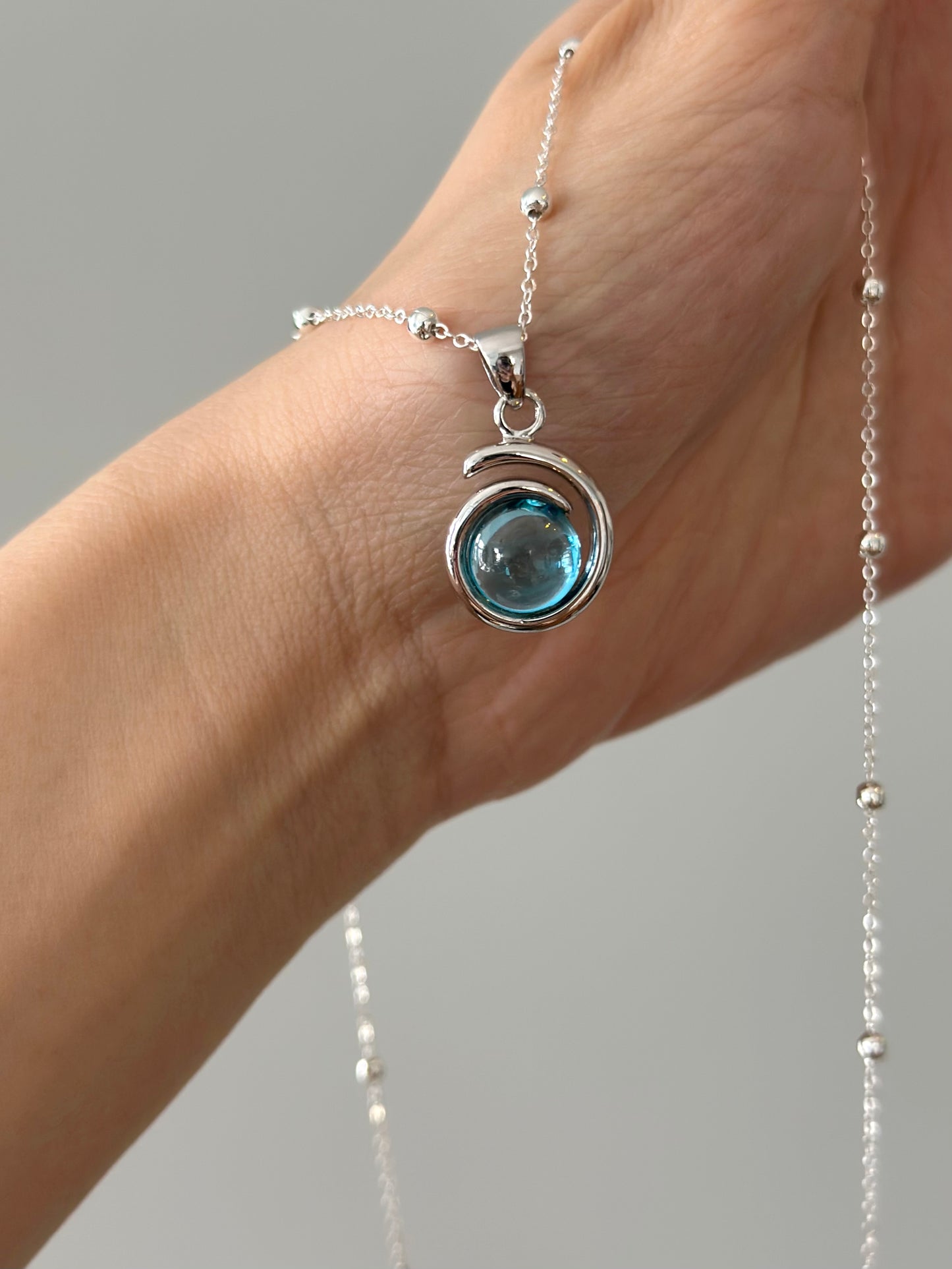 Blue Topaz 7.5cts Dotty Chain Sterling Silver Necklace
