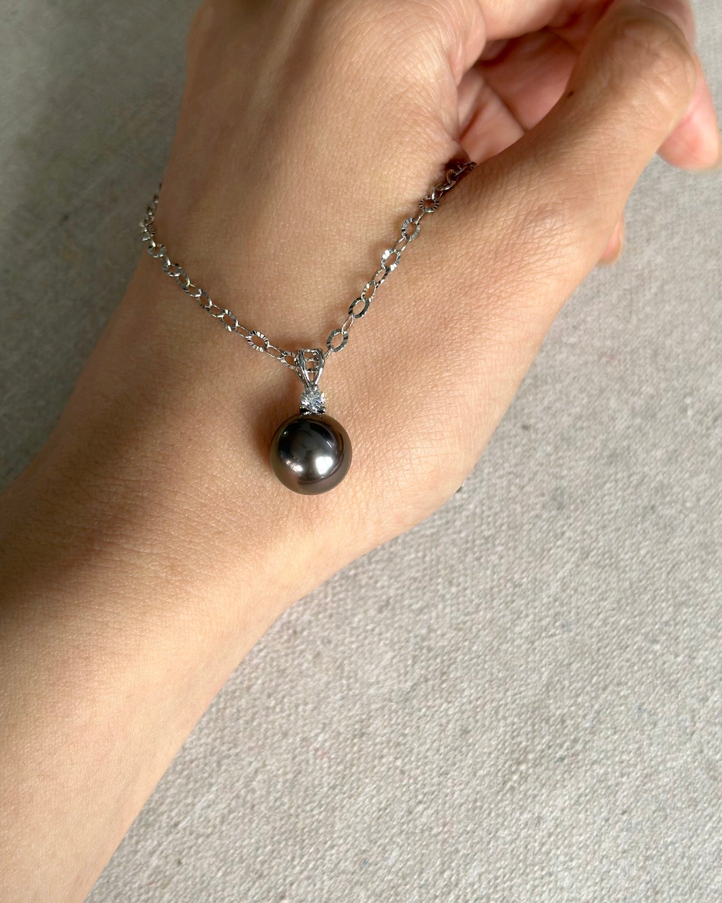 18K White Gold Black Tahiti Pearl 11 mm And Natural Diamond Necklace