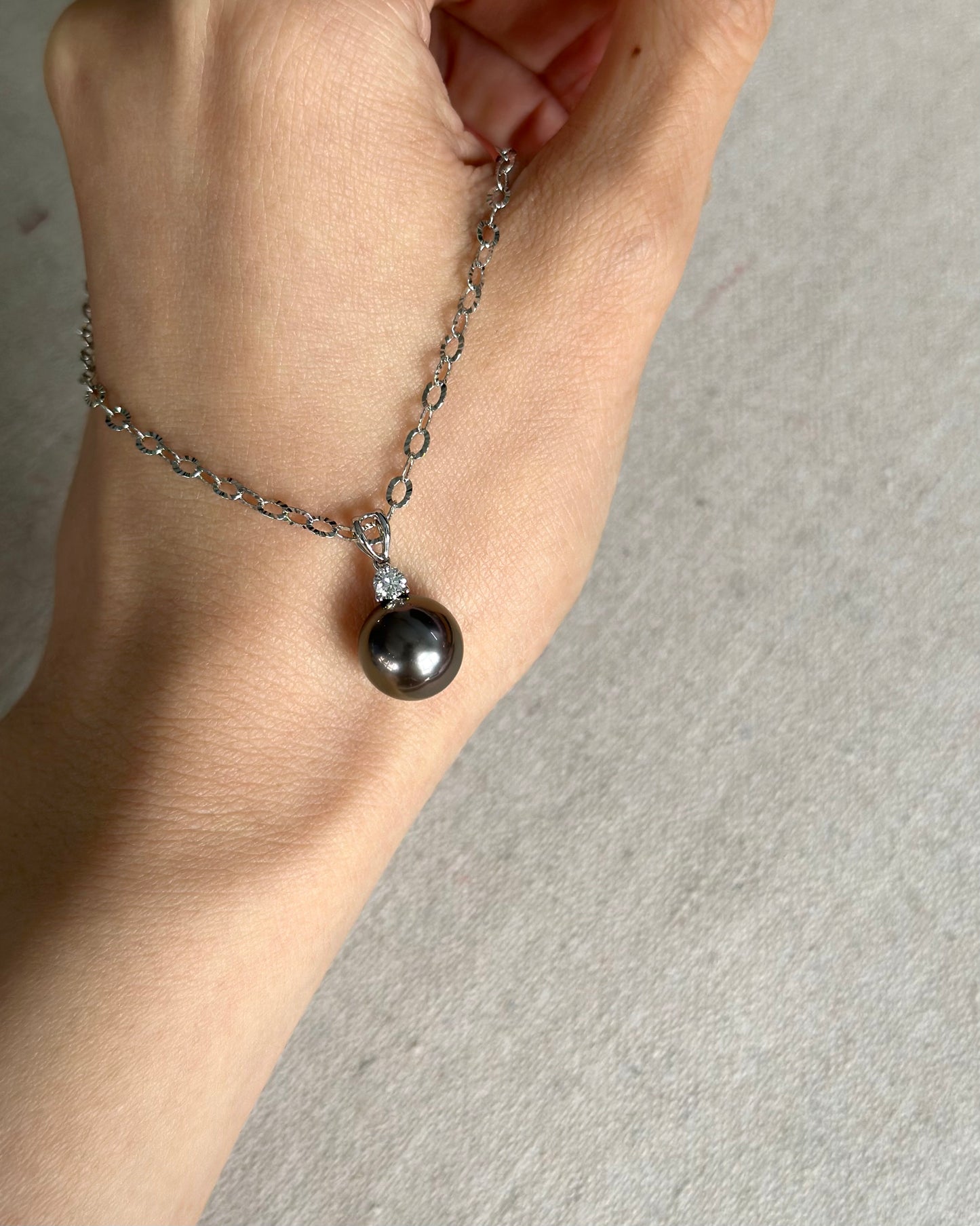 18K White Gold Black Tahiti Pearl 11 mm And Natural Diamond Necklace