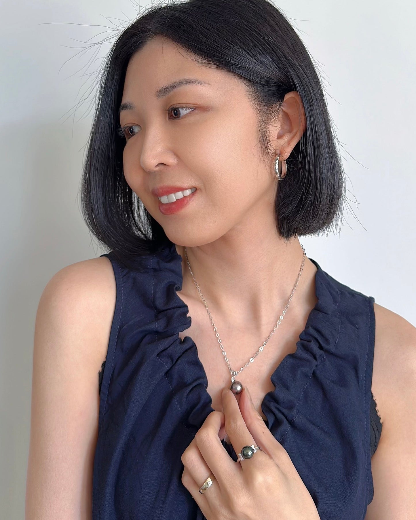 18K White Gold Black Tahiti Pearl 11 mm And Natural Diamond Necklace