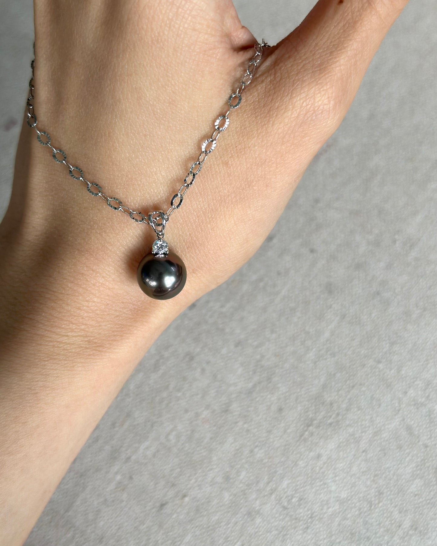 18K White Gold Black Tahiti Pearl 11 mm And Natural Diamond Necklace