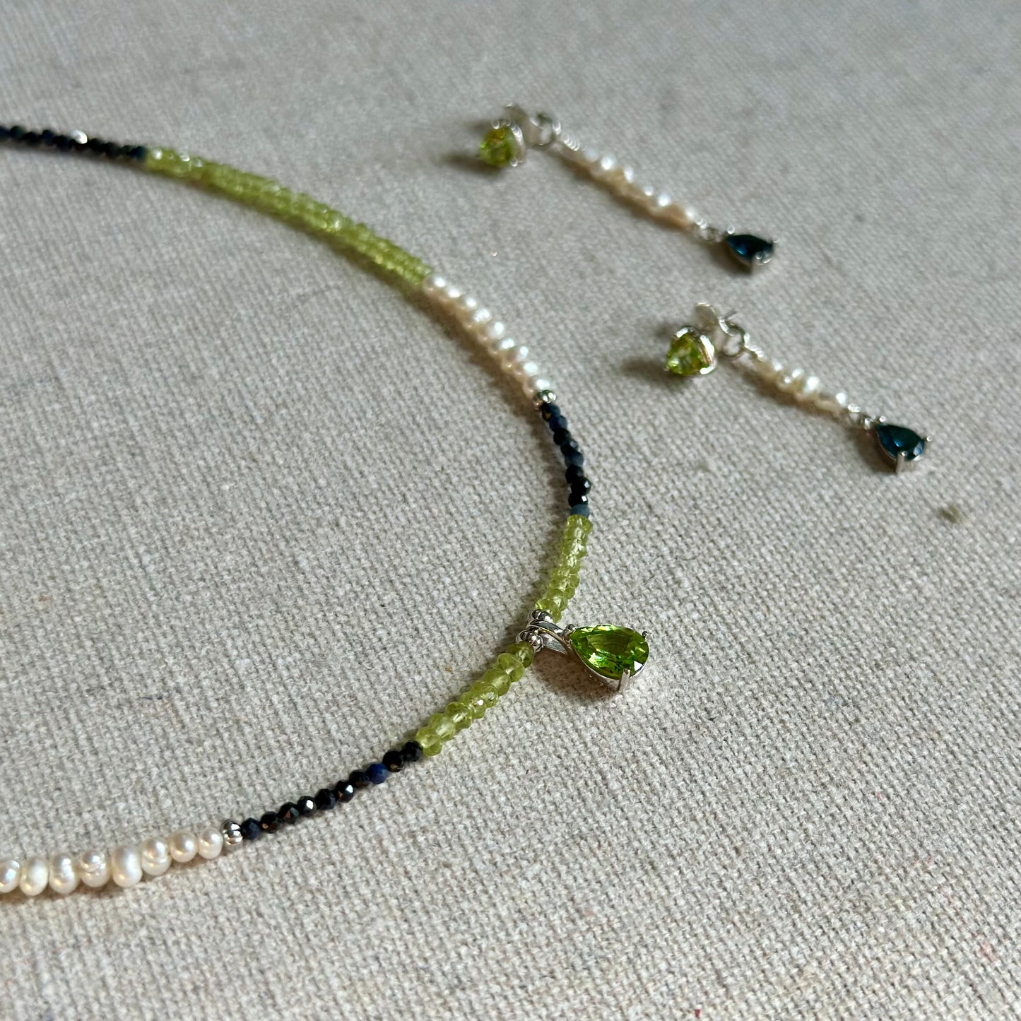 CHRISTMAS SET (2 ITEMS) Peridot Mixed Sapphire Beaded Necklace & Topaz Two-way Earring