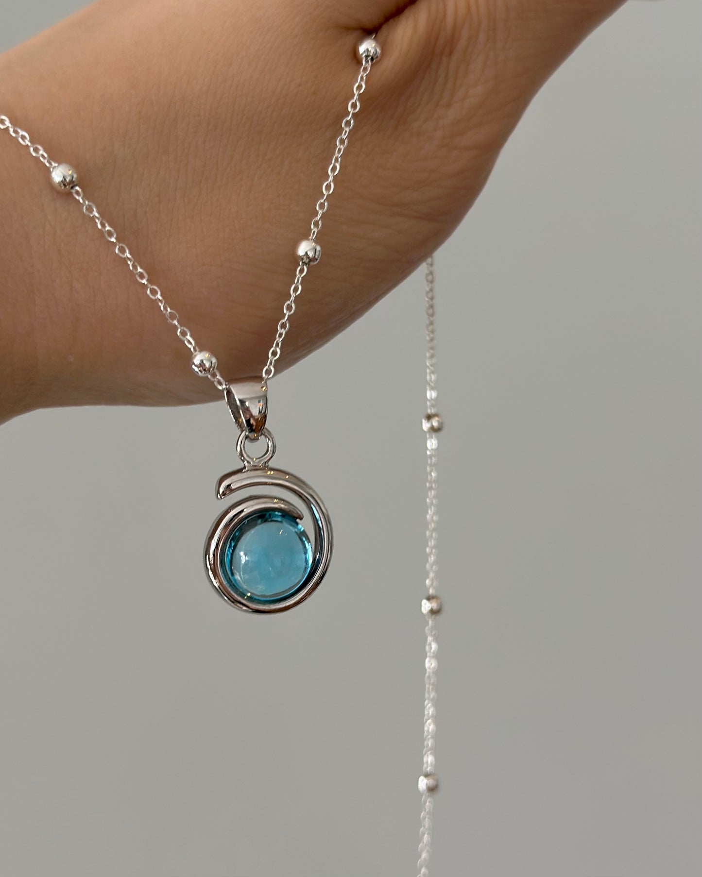 Blue Topaz 7.5cts Dotty Chain Sterling Silver Necklace