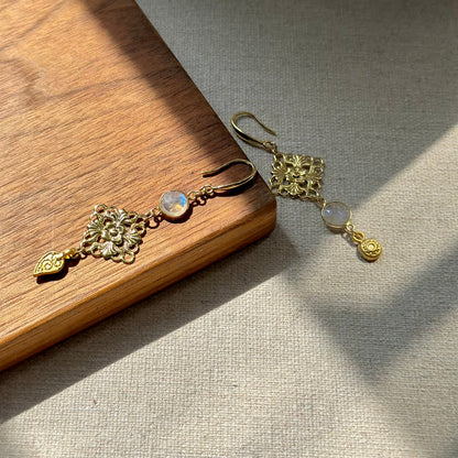 Moonstone Filigree Gold-plated Earring