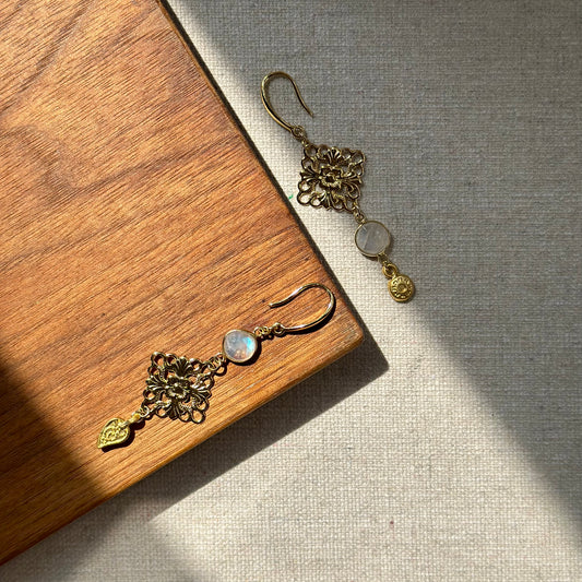 Moonstone Filigree Gold-plated Earring