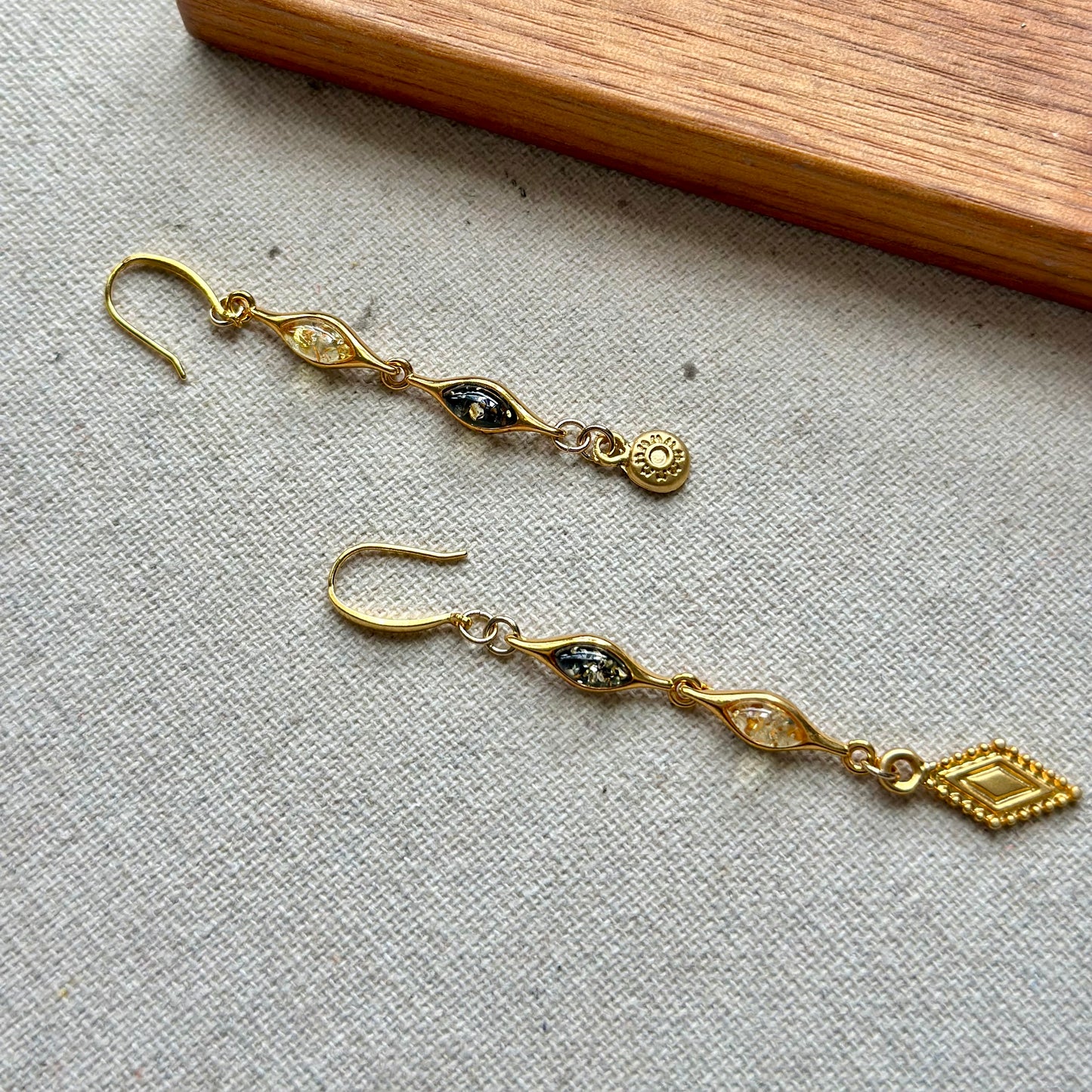 Amber Mix Asymmetric Gold-plated Earring
