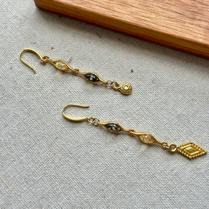 Amber Mix Asymmetric Gold-plated Earring