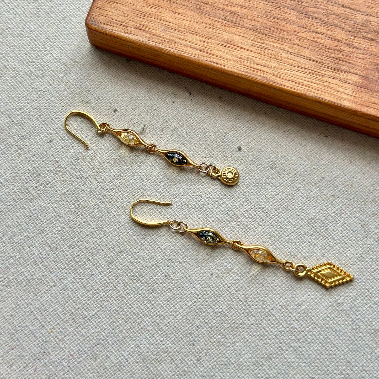 Amber Mix Asymmetric Gold-plated Earring