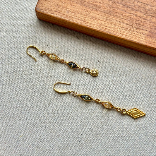 Amber Mix Asymmetric Gold-plated Earring