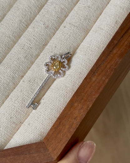 18K Solid White Gold Natural White And Yellow Diamond Key Pendant