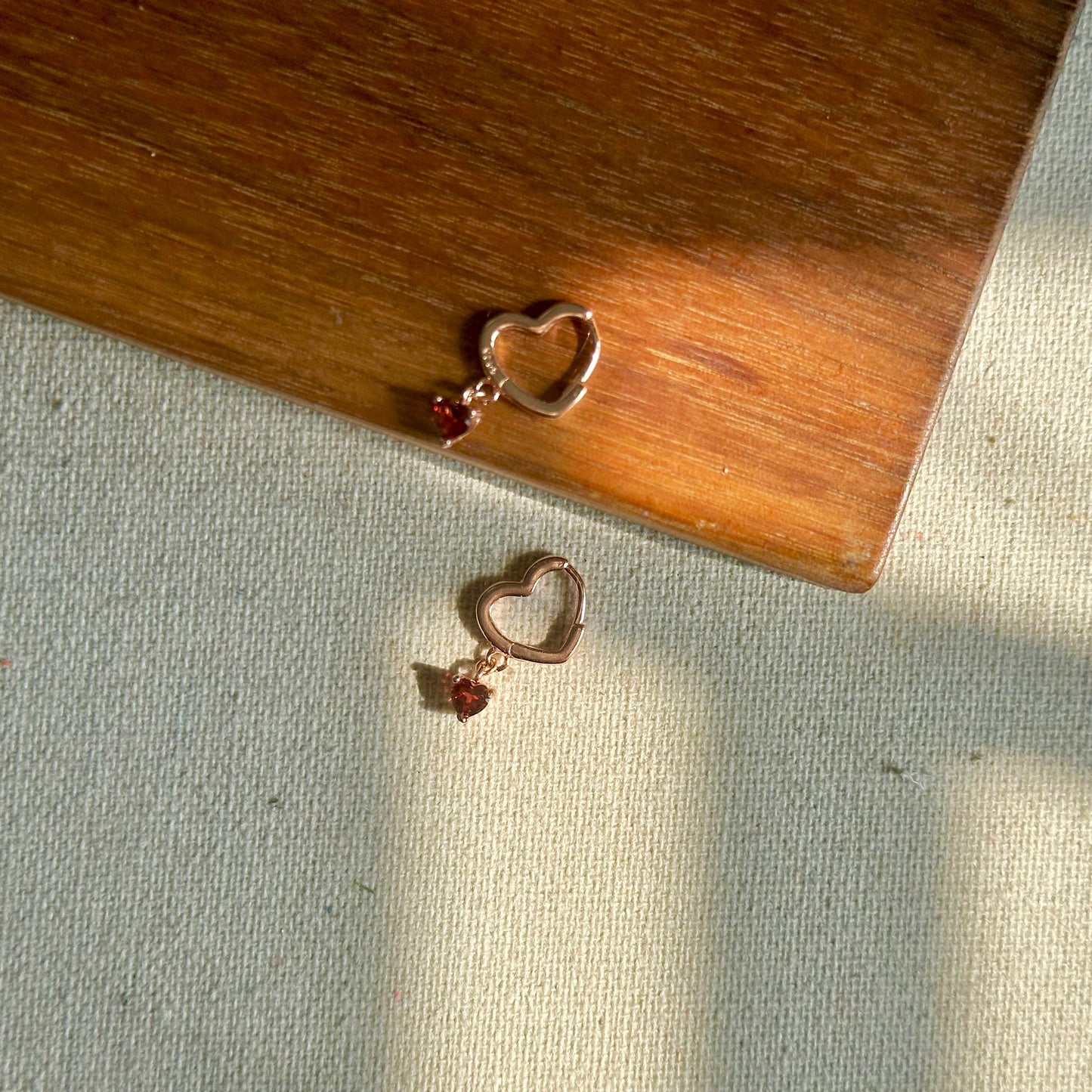 Garnet Heart Rose Gold-plated Ear Hoop