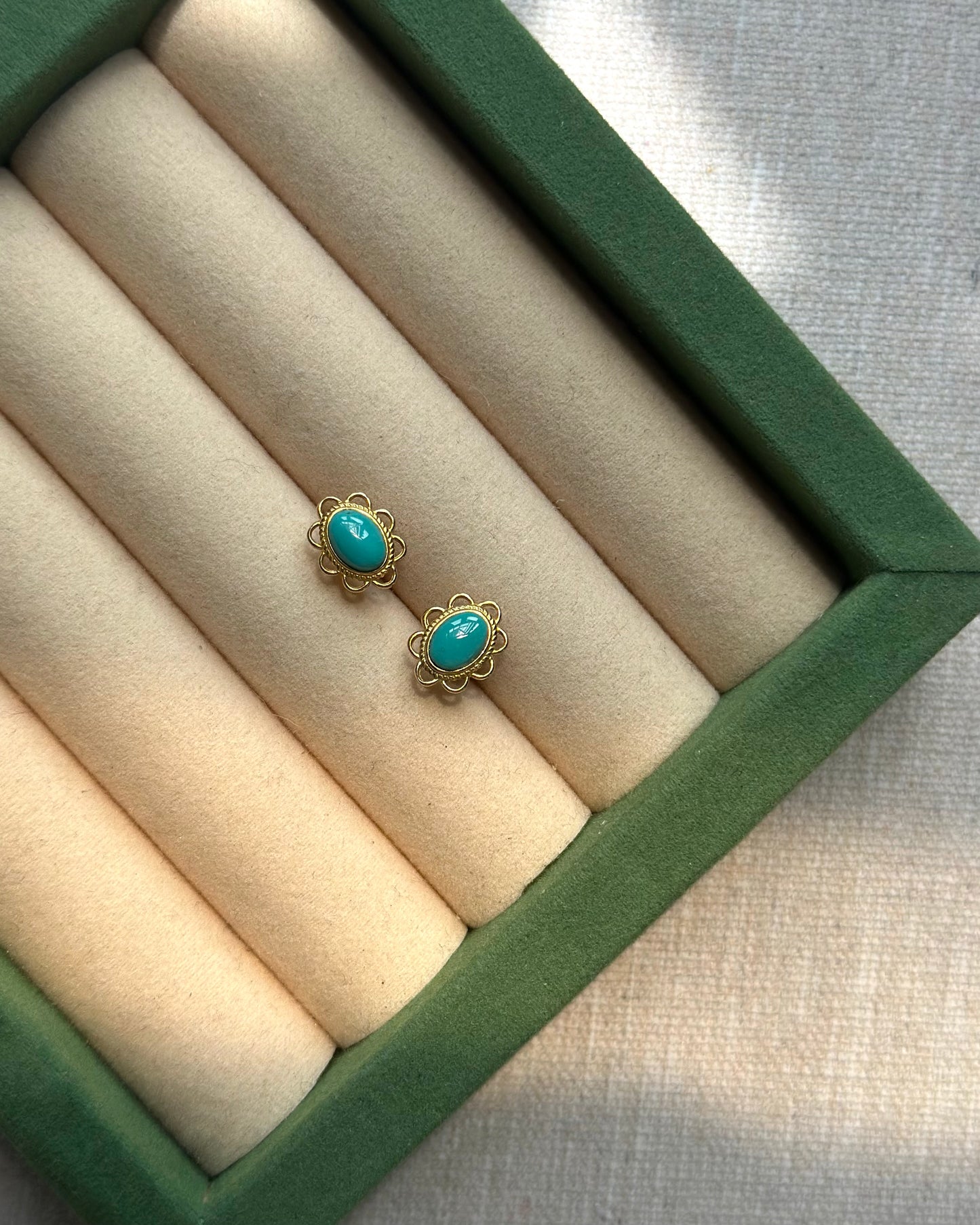 Turquoise Gold-plated Ear Stud