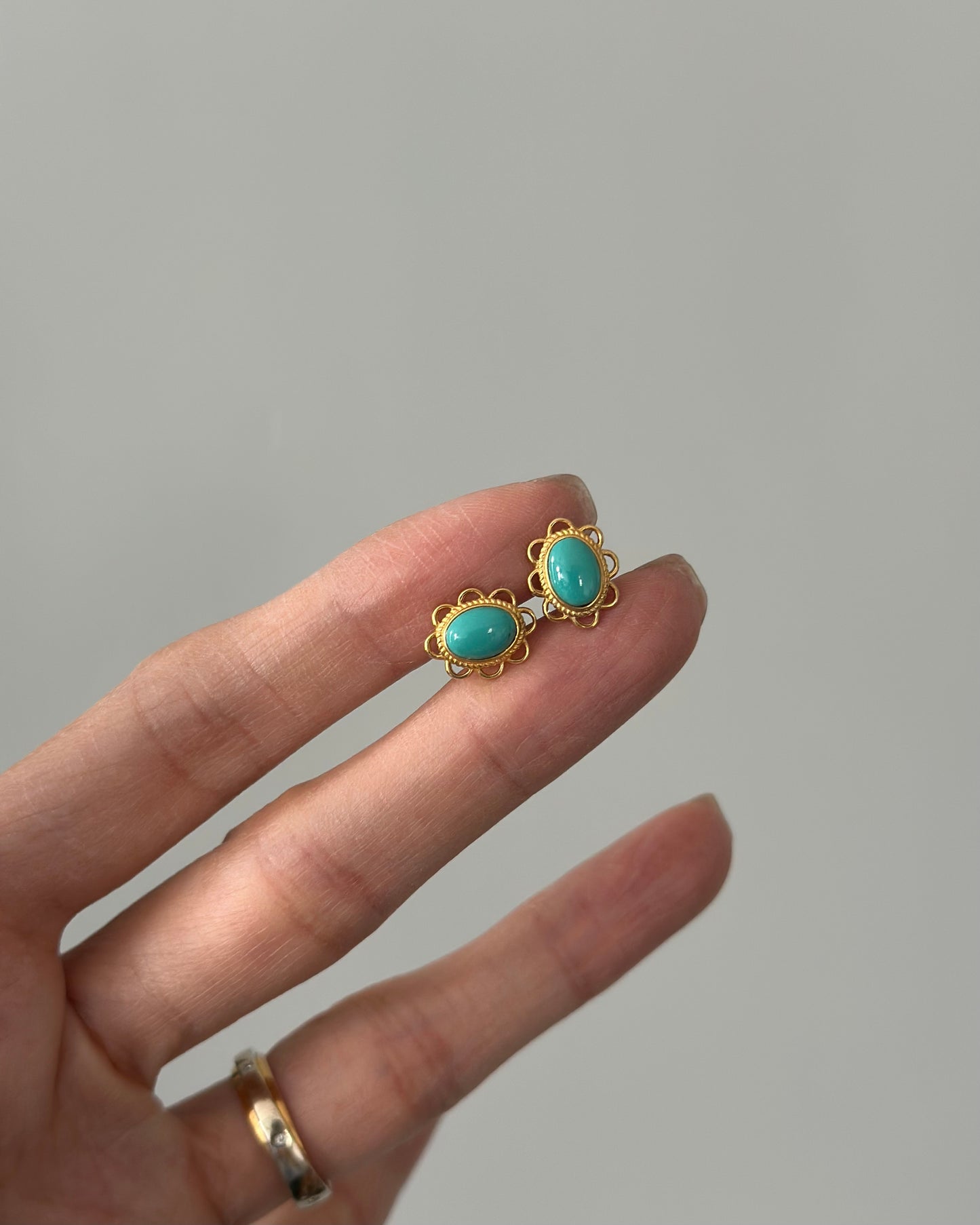 Turquoise Gold-plated Ear Stud