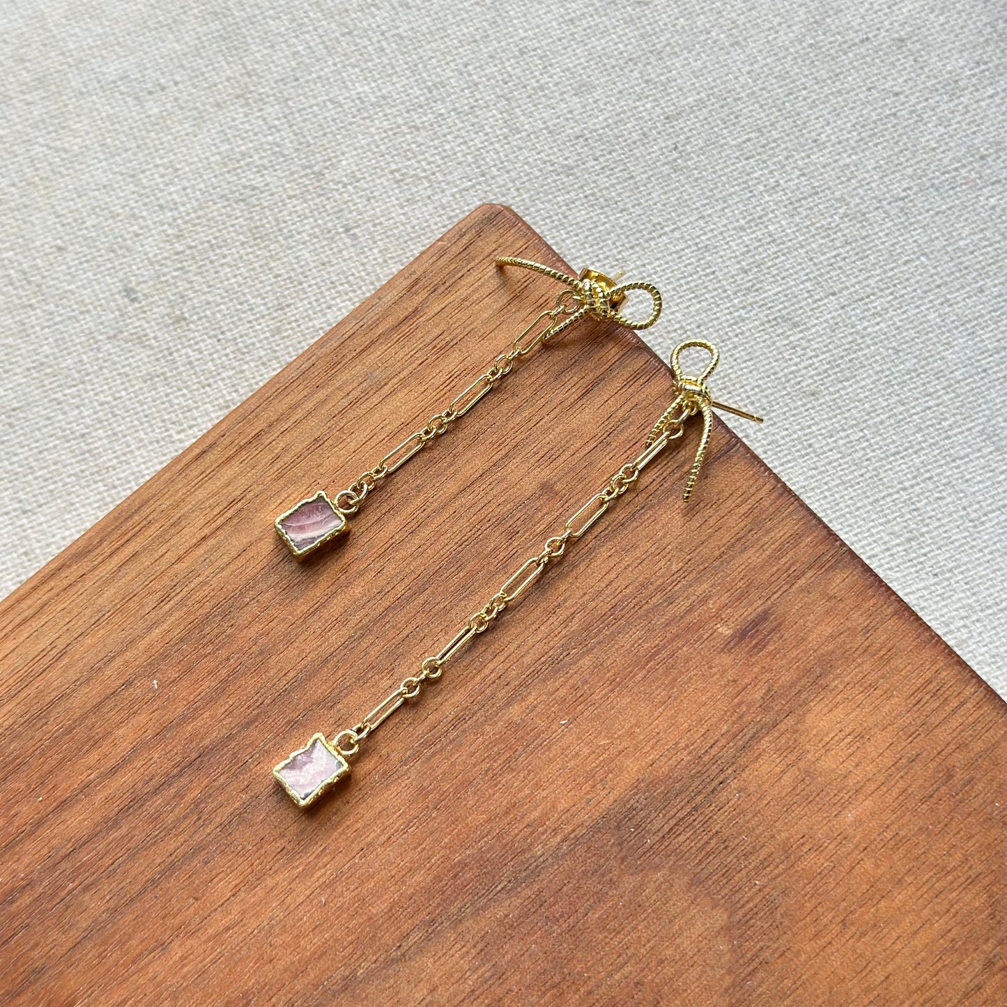Rhodochrosite And Bow Asymmetric Gold-plated Earring