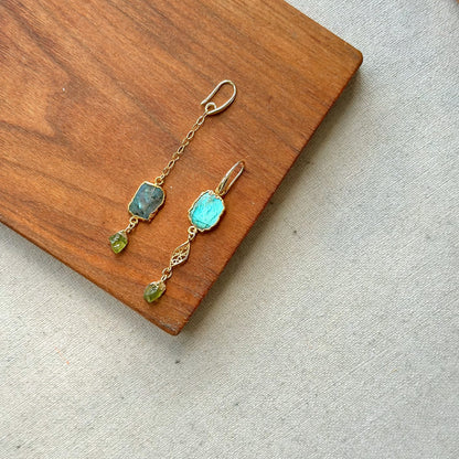 Labradorite And Peridot Raw Stone Asymmetric Gold-plated Earring