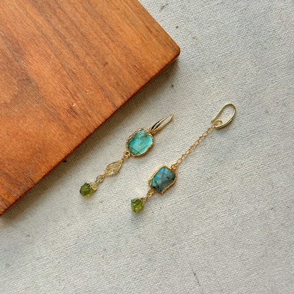Labradorite And Peridot Raw Stone Asymmetric Gold-plated Earring