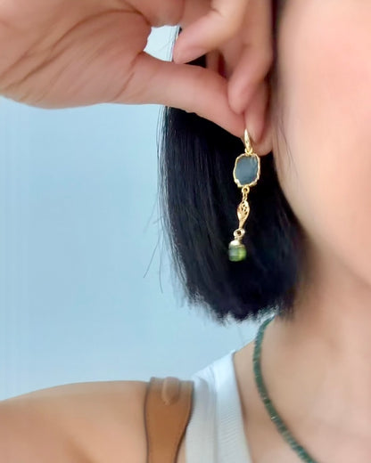 Labradorite And Peridot Raw Stone Asymmetric Gold-plated Earring
