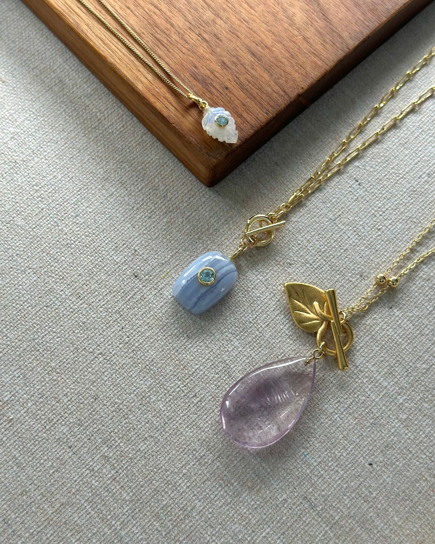 Amethyst And Leave Front Hoop Toggle Long Gold-plated Necklace