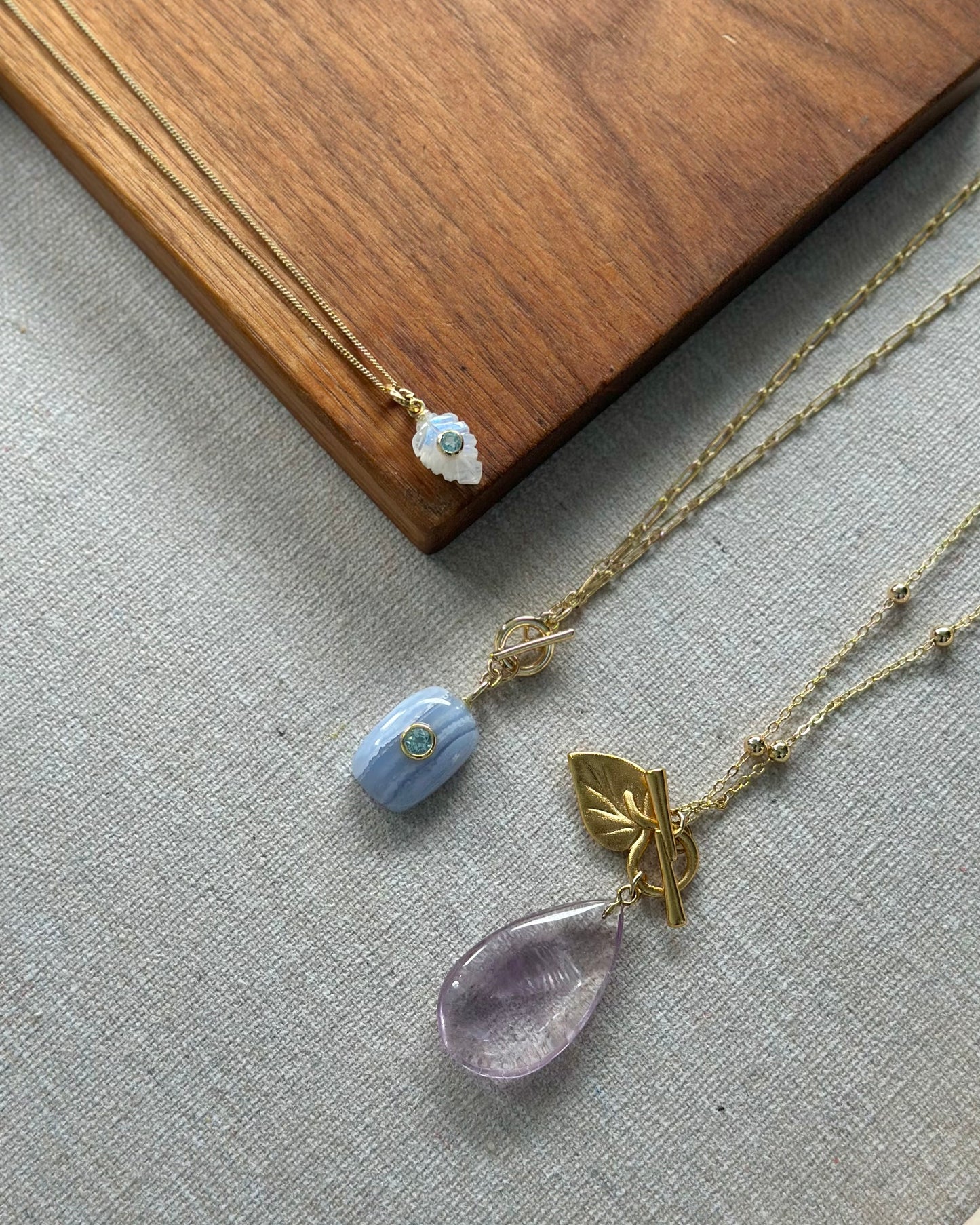 Amethyst And Leave Front Hoop Toggle Long Gold-plated Necklace