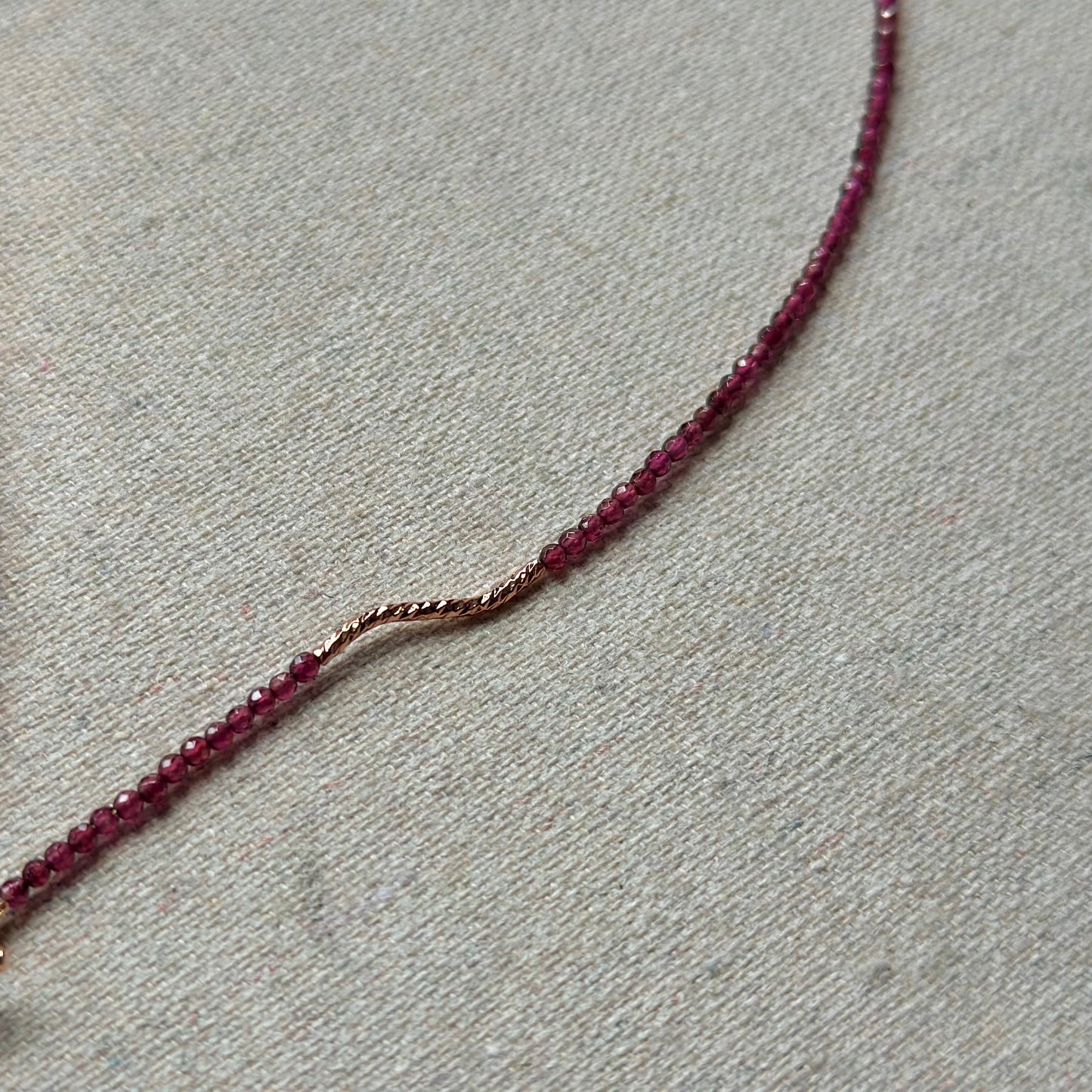 CHRISTMAS SET (2 ITEMS) Garnet Beaded Rose Gold-plated Necklace & Ring