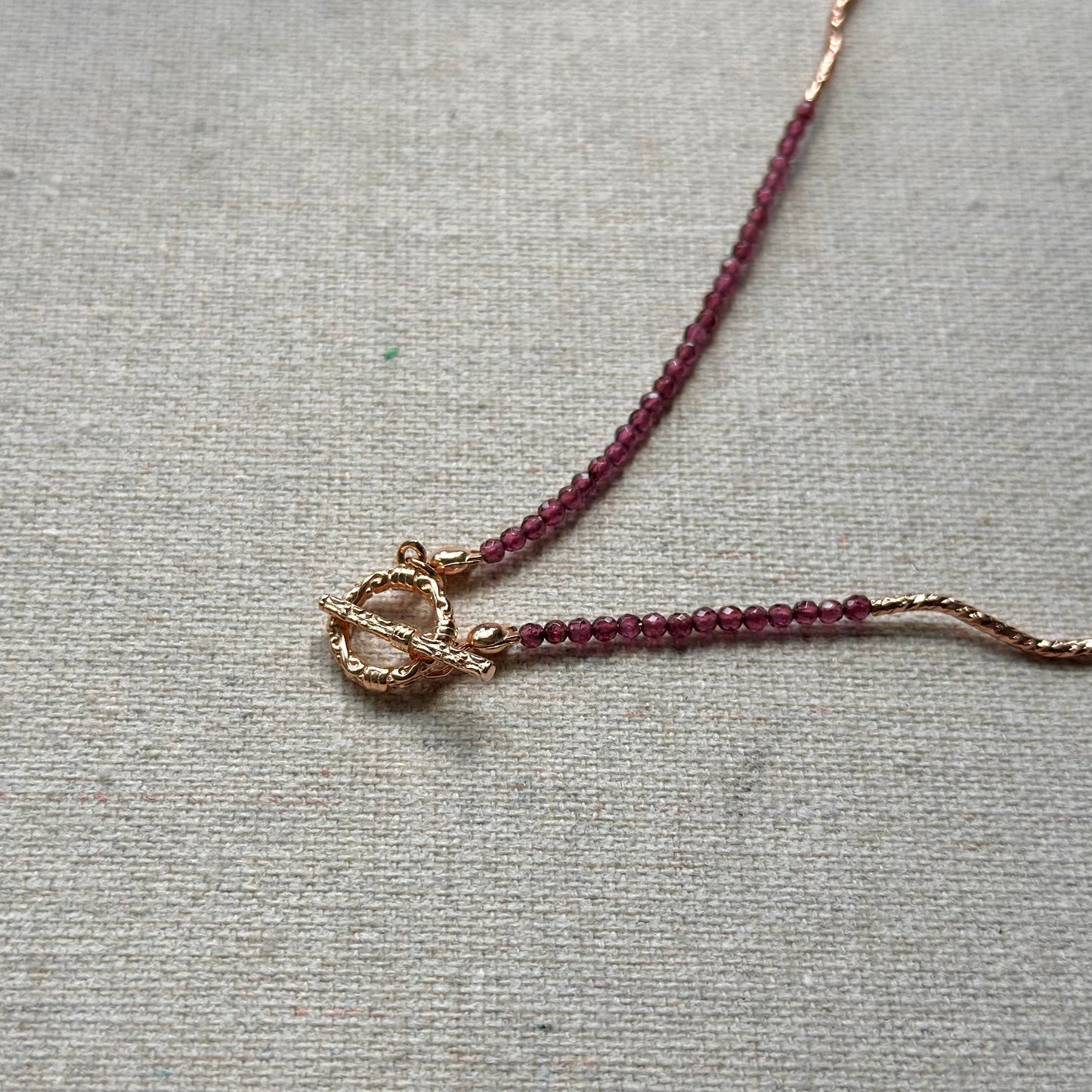 CHRISTMAS SET (2 ITEMS) Garnet Beaded Rose Gold-plated Necklace & Ring