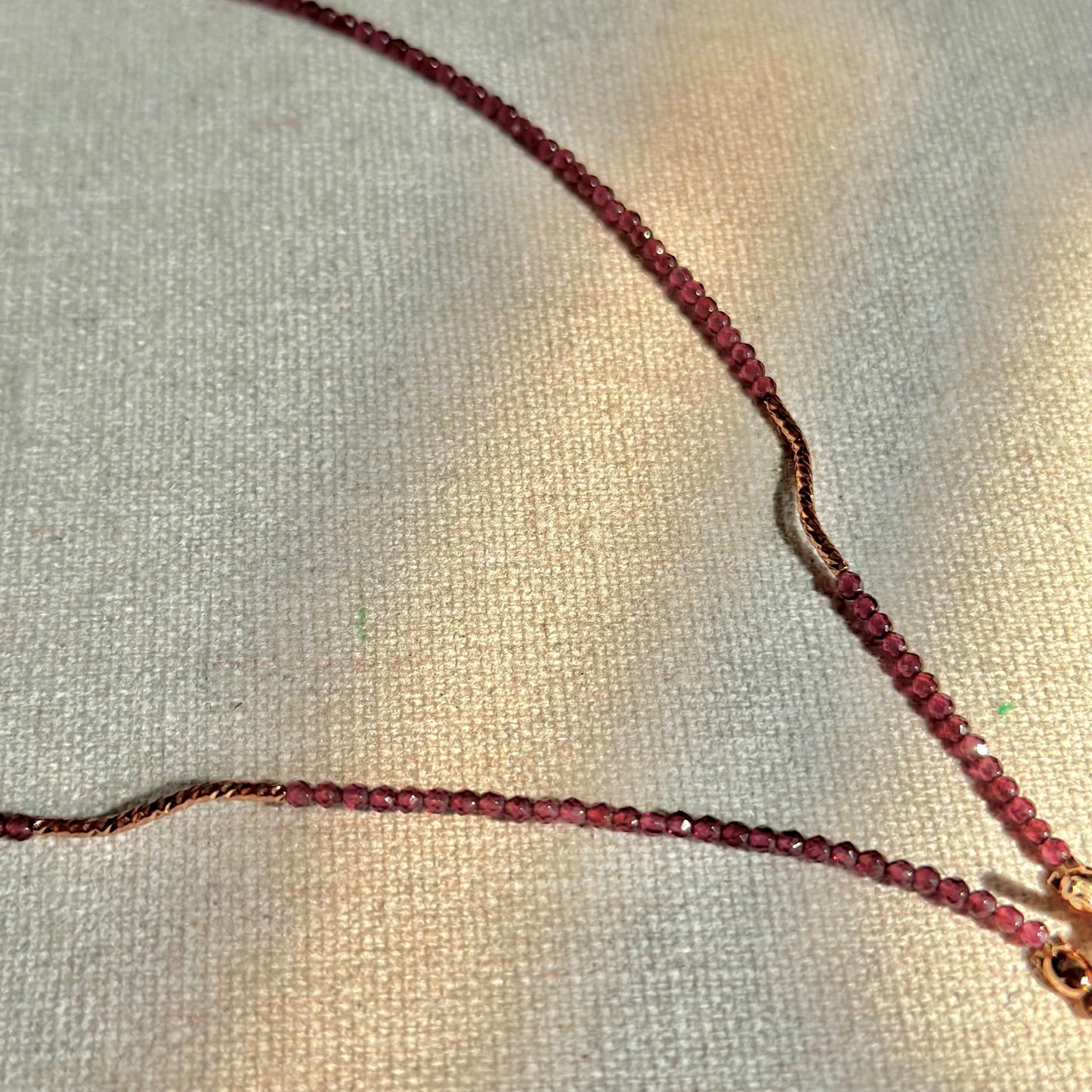 CHRISTMAS SET (2 ITEMS) Garnet Beaded Rose Gold-plated Necklace & Ring