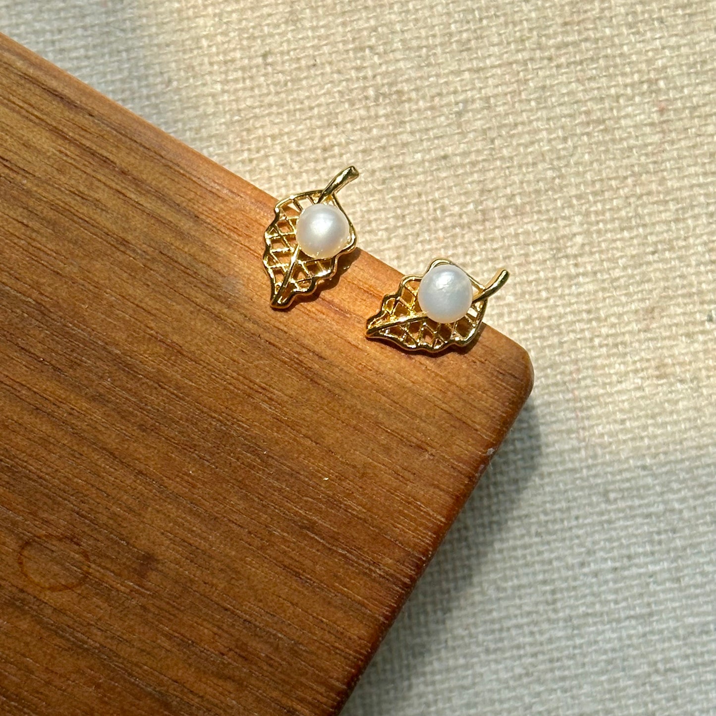 Freshwater Pearl Leaves Gold-plated Stud