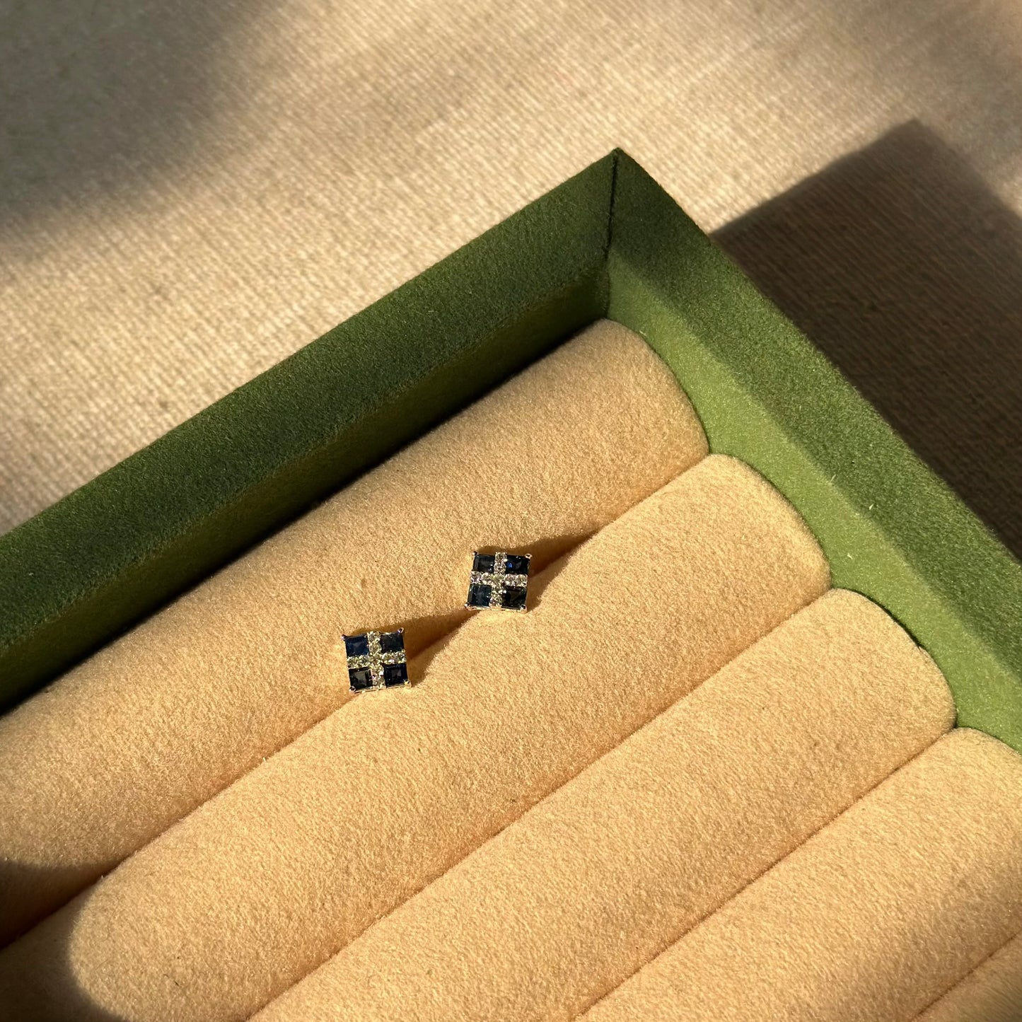 18K Solid White Gold Sapphire And Natural Diamond Ear Stud