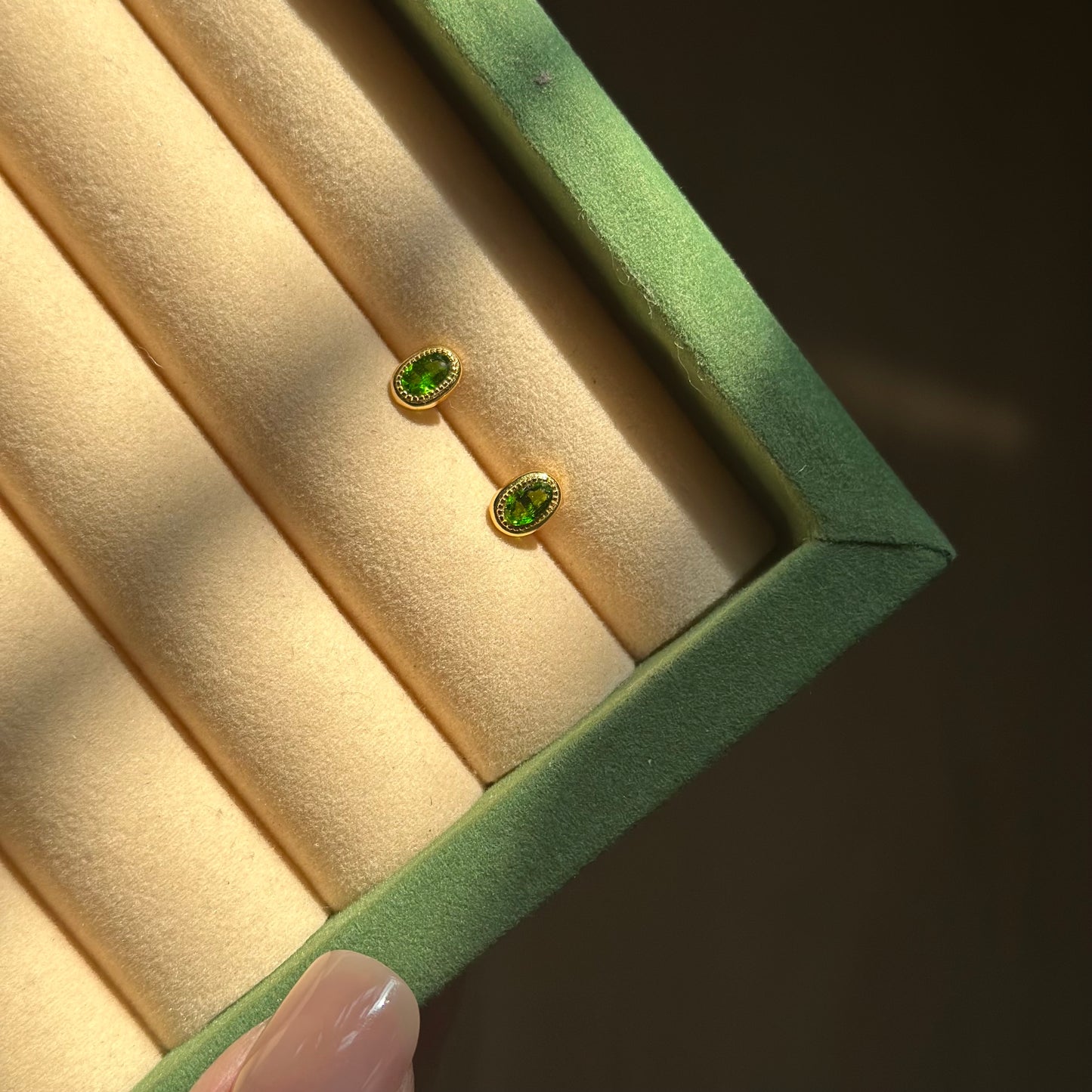 CHRISTMAS SET (2 ITEMS) Green Moss Agate Beaded Bracelet & Diopside Ear Stud