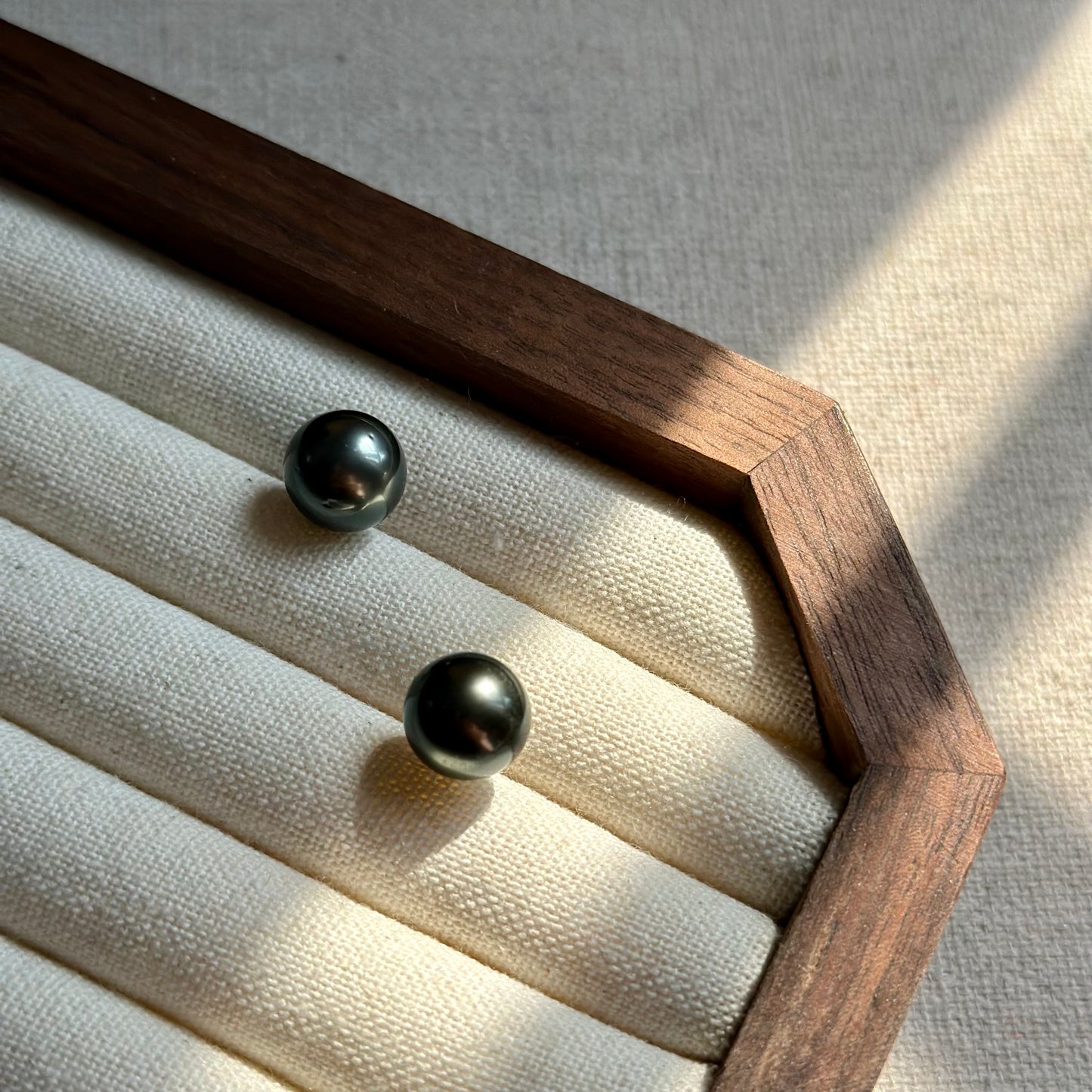 18K Solid Real Gold Tahiti Pearl 9-10mm Ear Stud