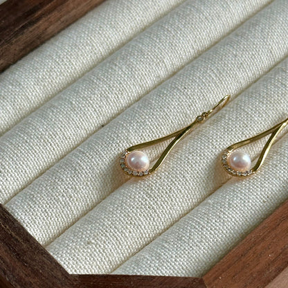 18k Gold Japan Akoya Pearl And Diamond Earring