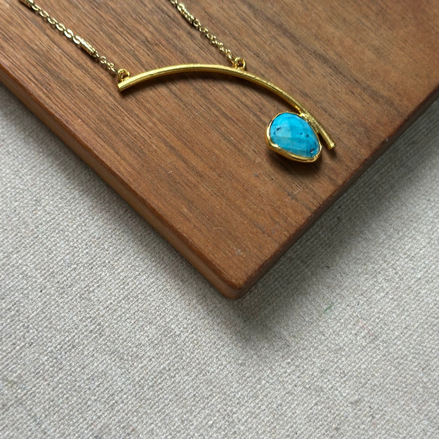 Turquoise Curved Gold-plated Necklace