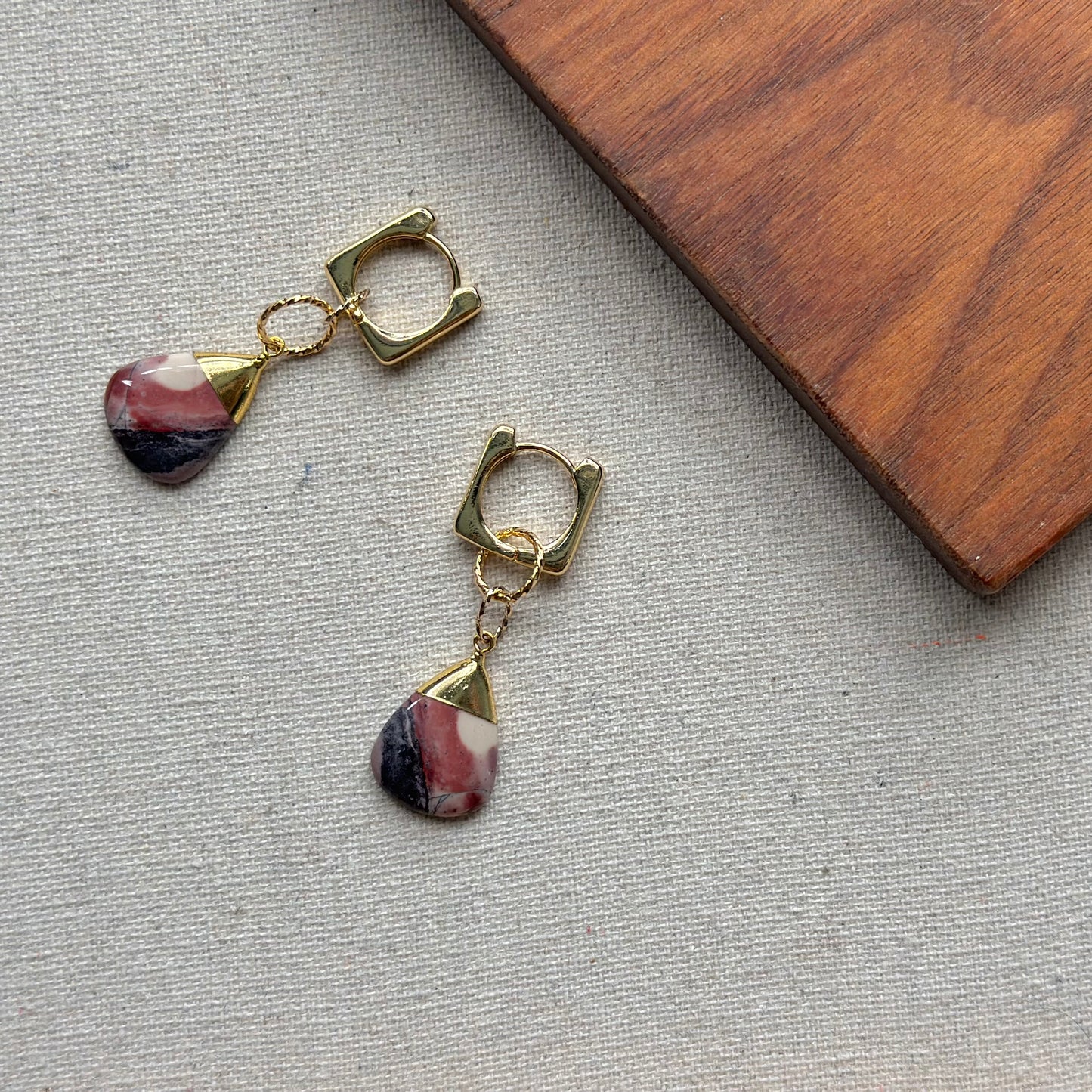 Rhodochrosite Two-way Gold-plated Ear Hoop