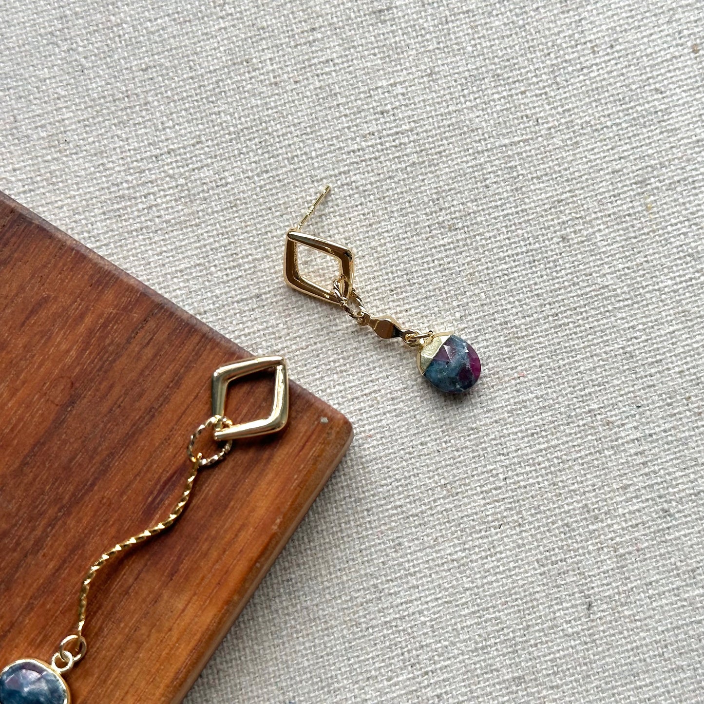 Sapphire Rhombus Stud Gold-plated Earring