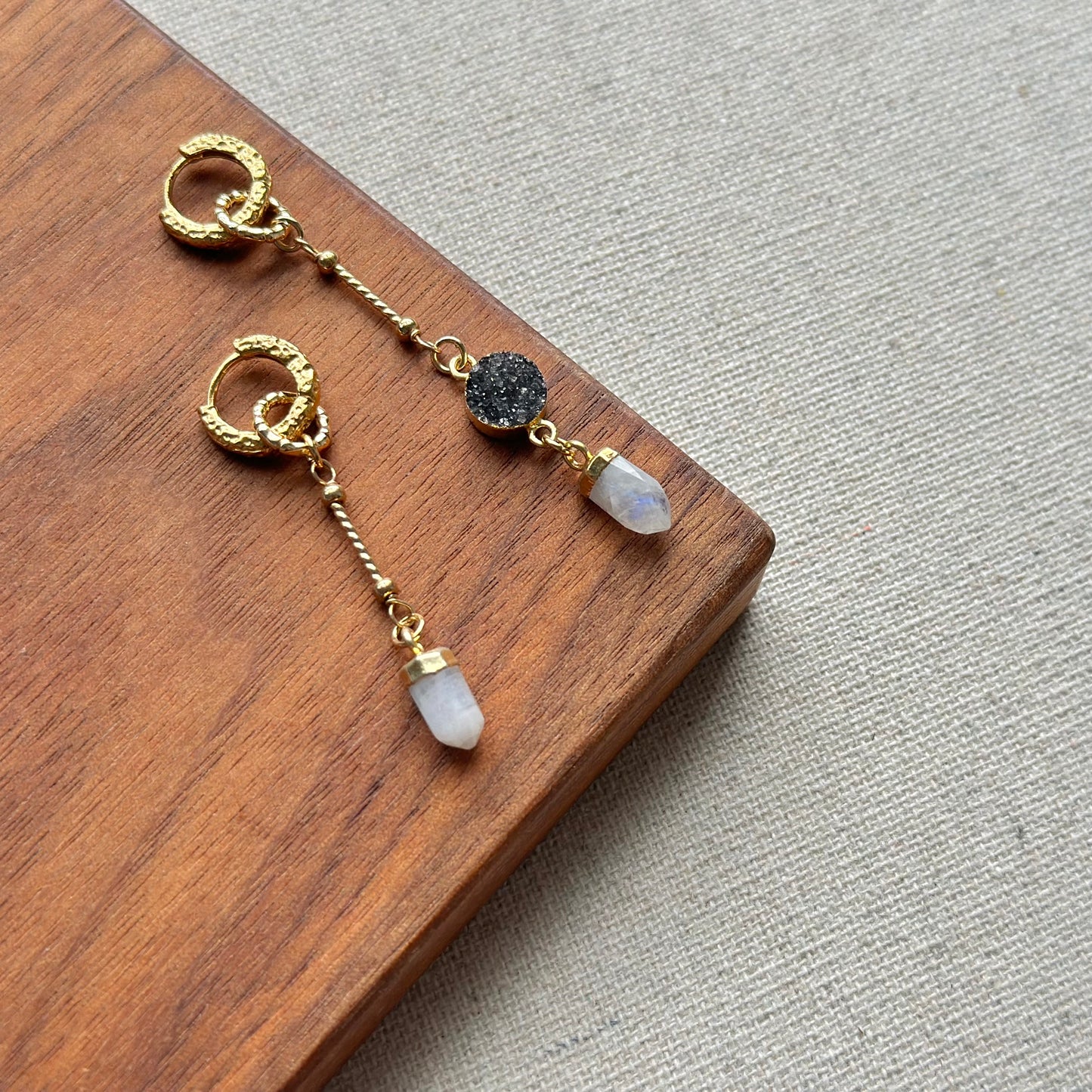 Moonstone And Black Druzy Two-way Gold-plated Ear Hoop