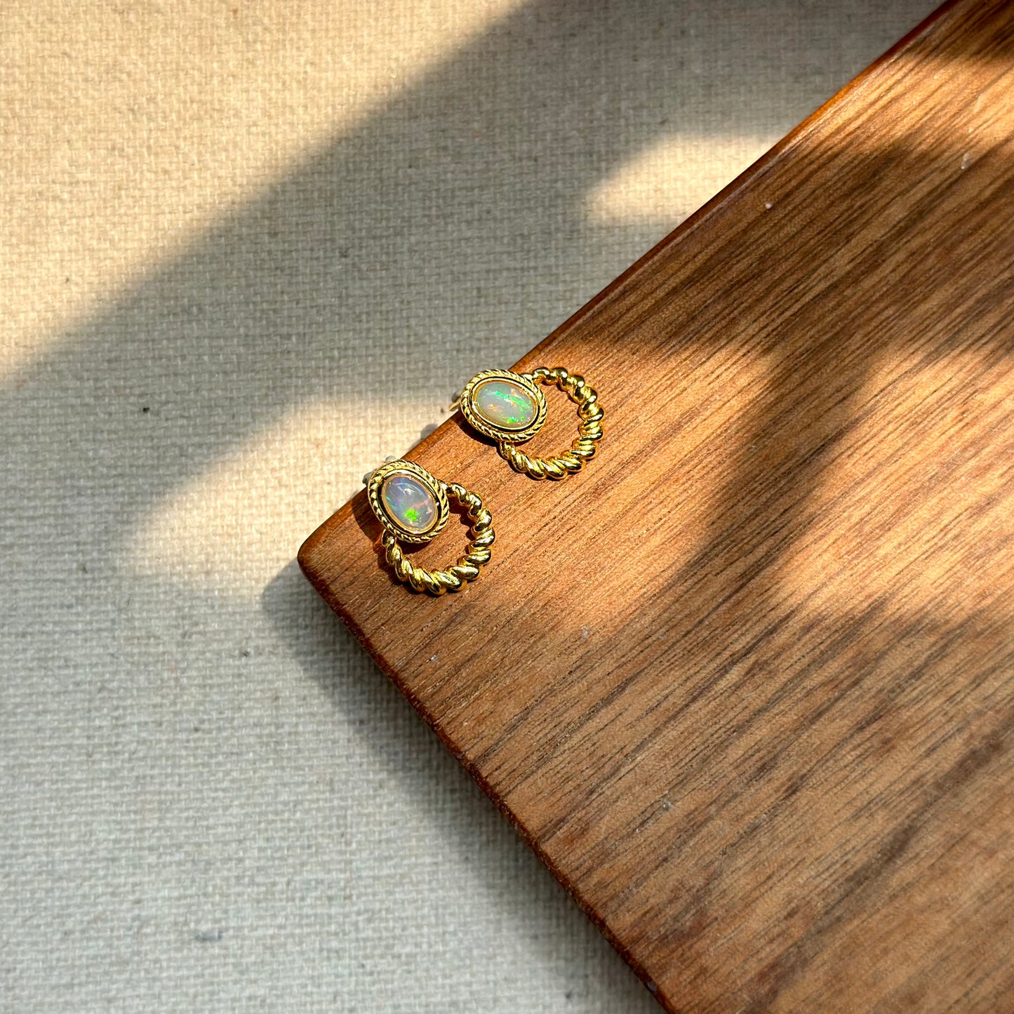 Opal Cabochon Twisted Gold-plated Ear Stud