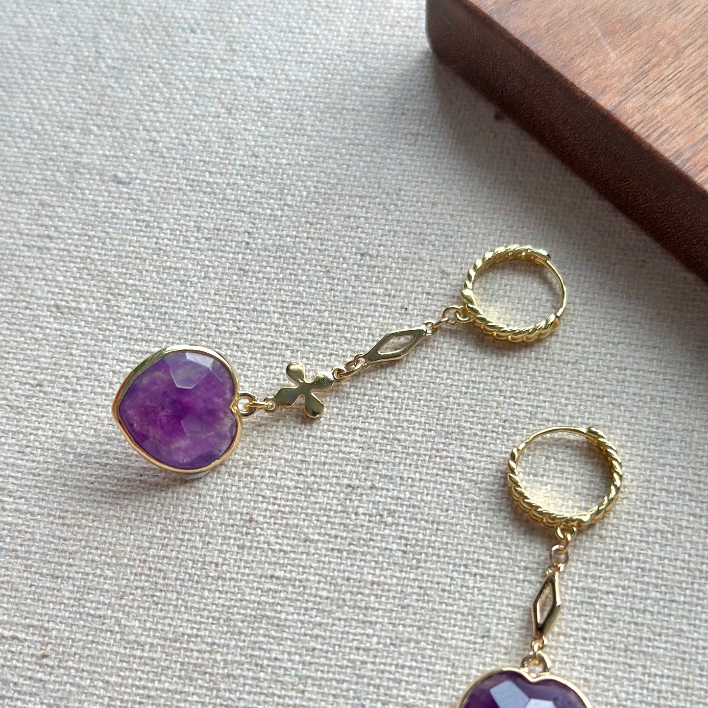 Amethyst Heart Asymmetric Gold-plated Ear Hoop