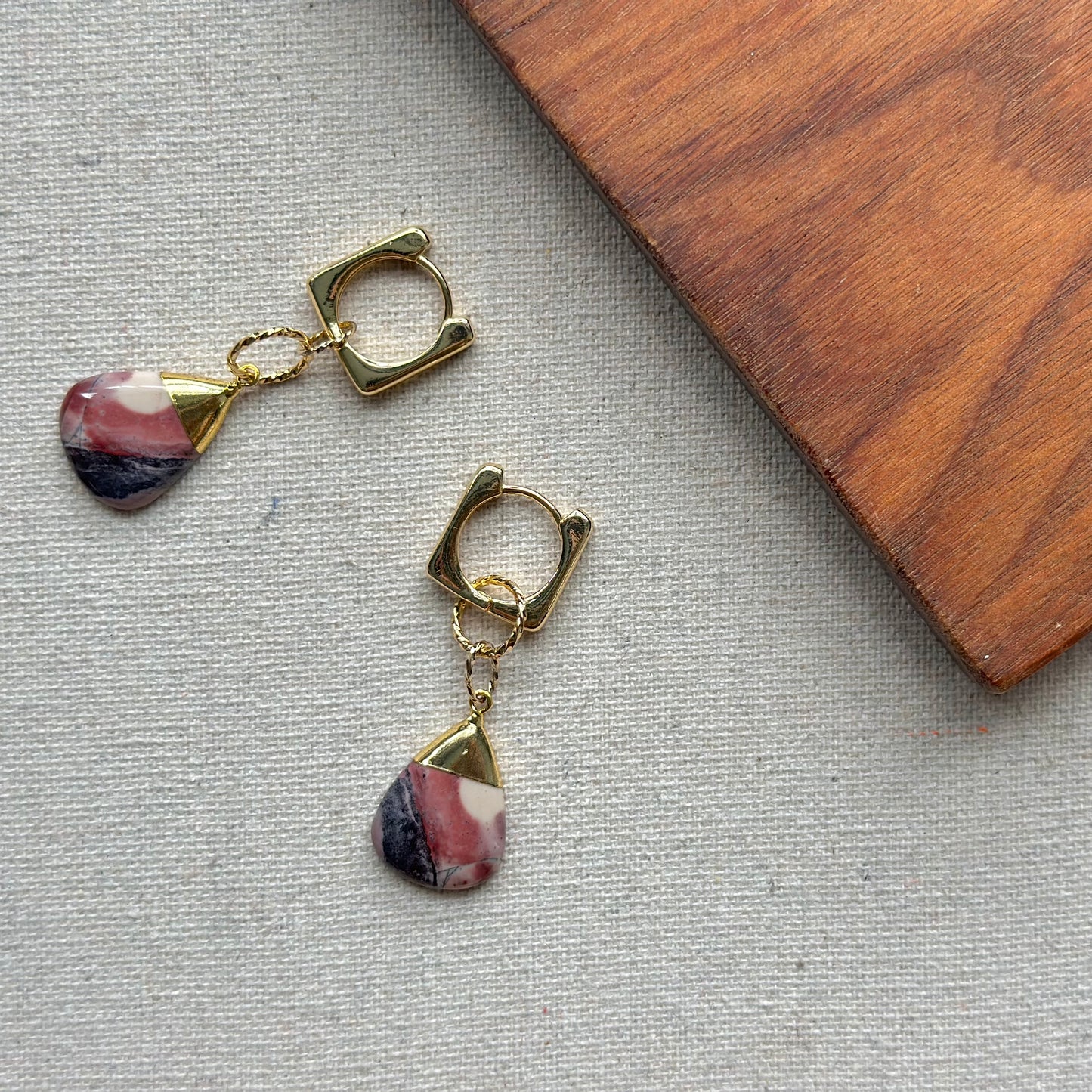 Rhodochrosite Two-way Gold-plated Ear Hoop