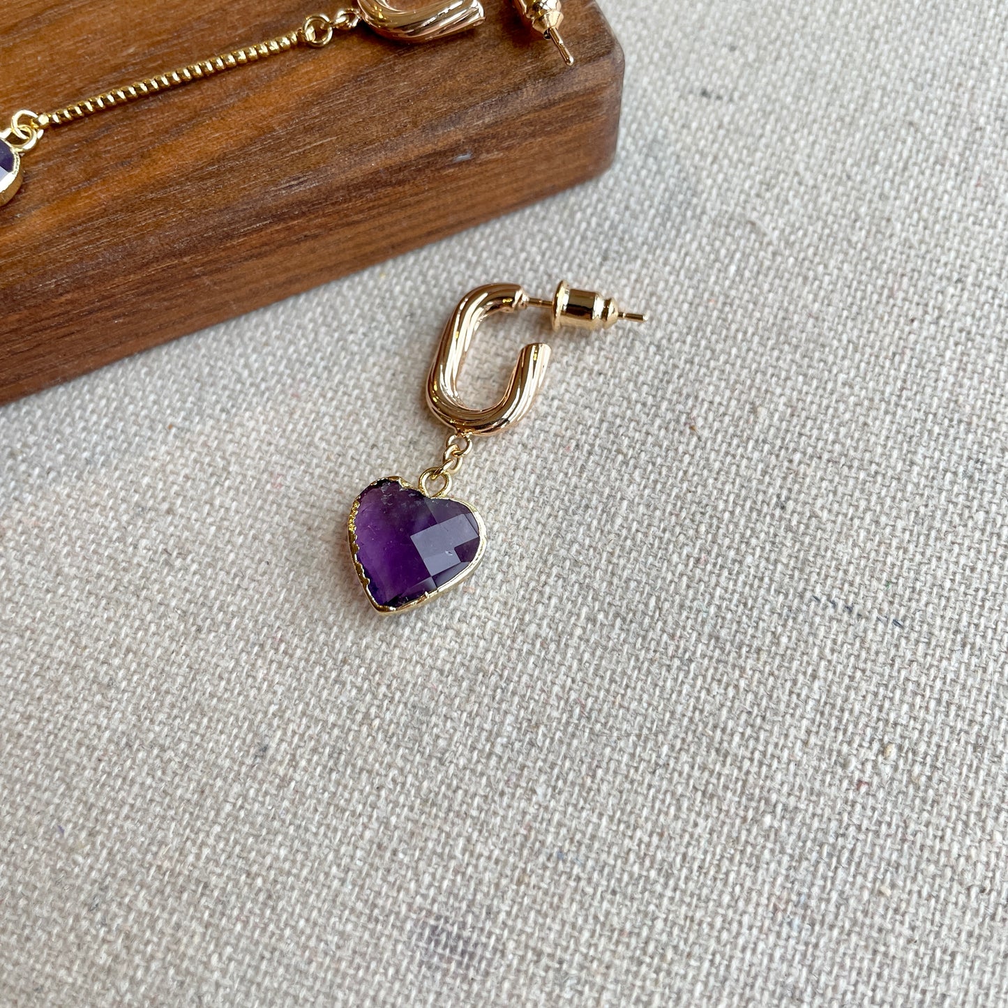 Heart-shaped Amethyst Asymmetric Gold-plated Ear Hoop