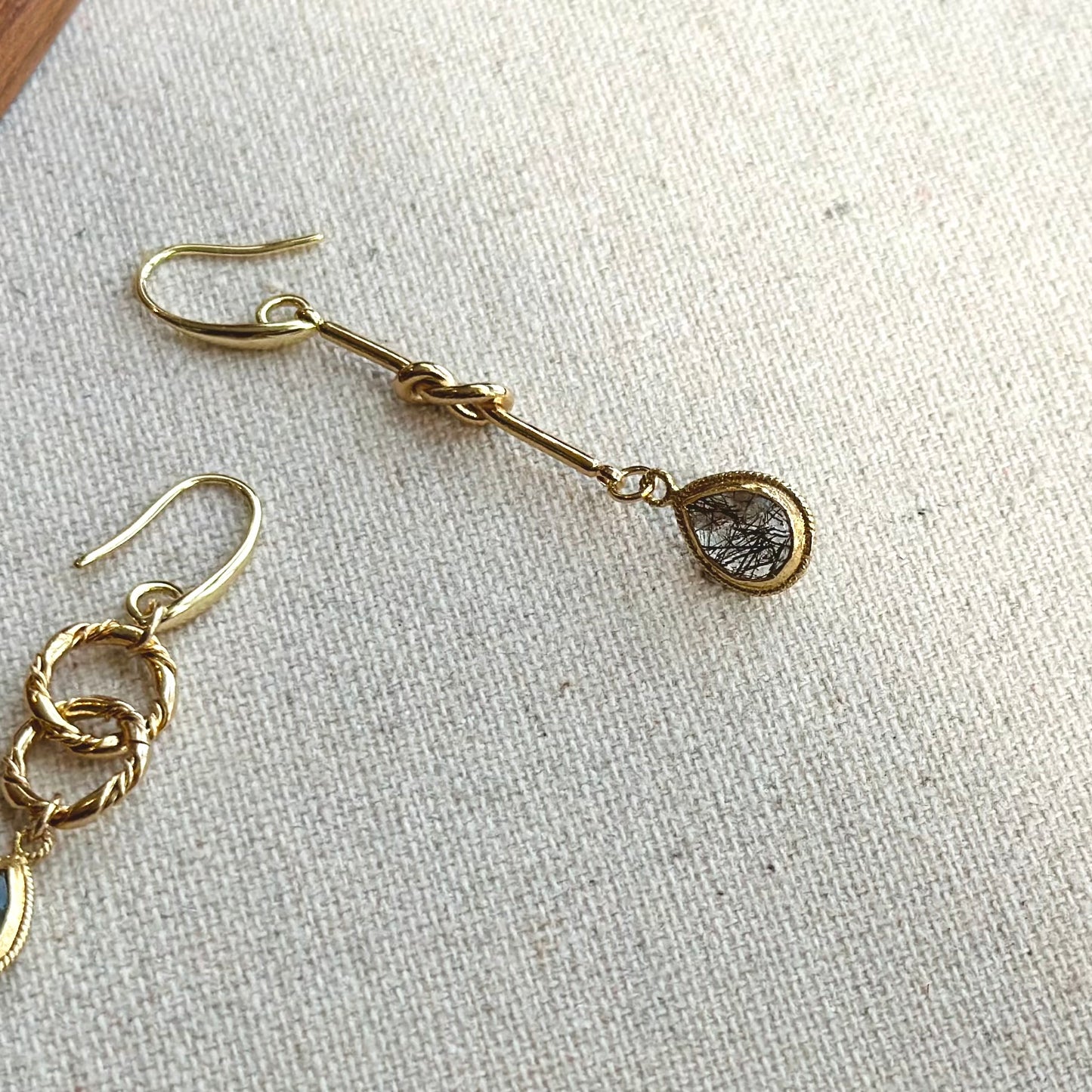 Black Rutilated Quartz Knots And Ring Gold-plated Earring