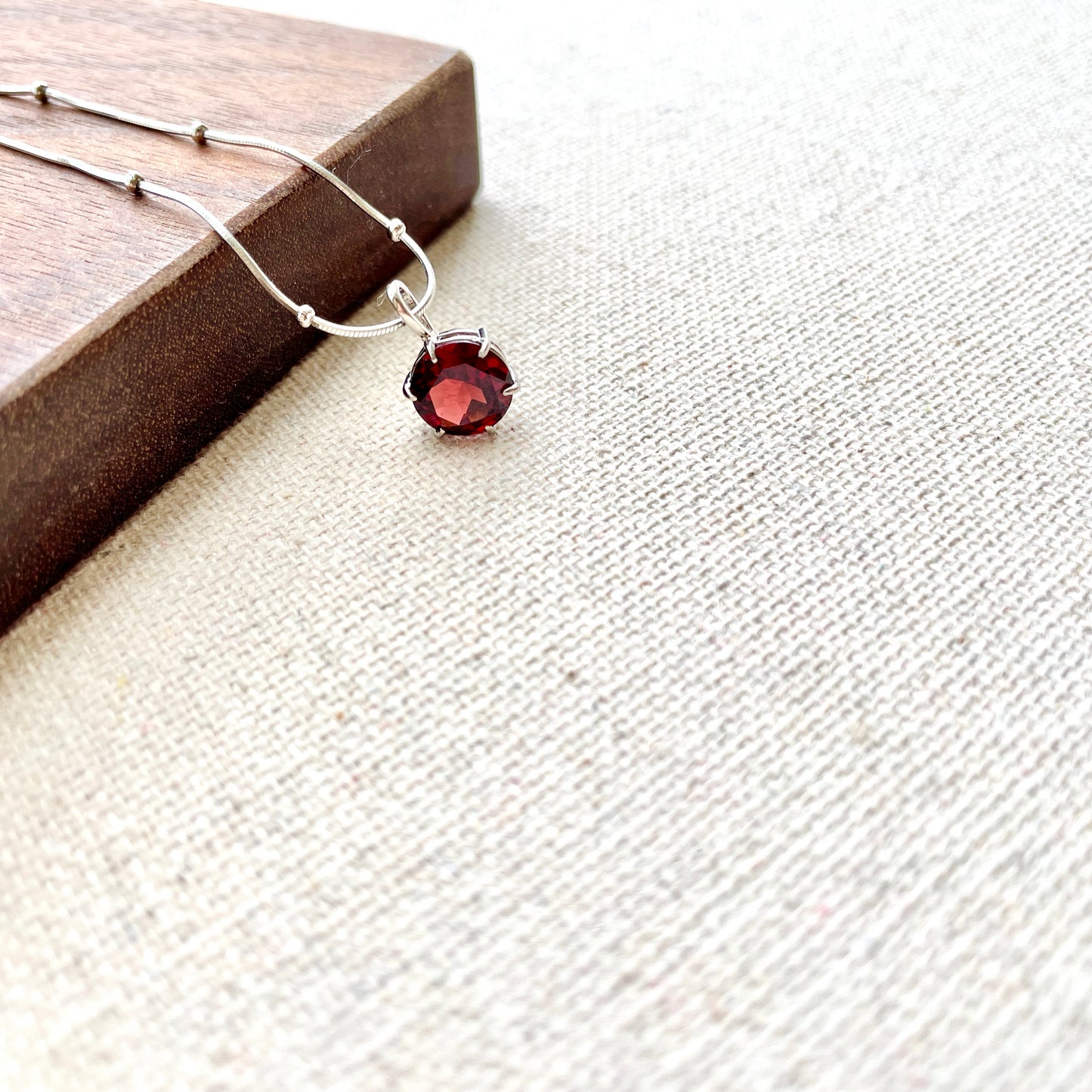 Prong Setting Garnet Dotty Chain Sterling Silver Necklace